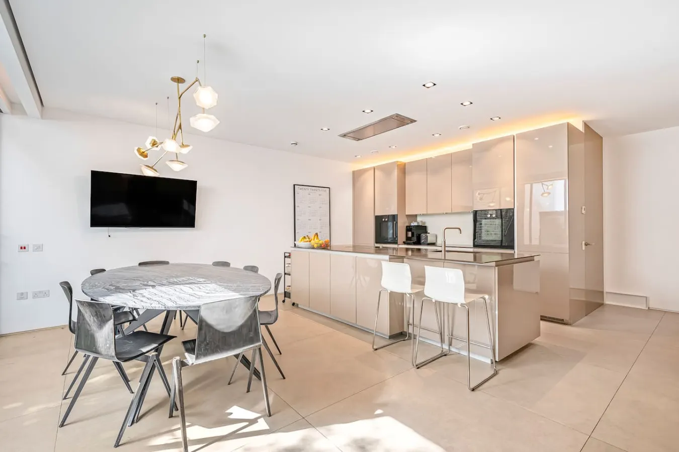 Chelsea 4-Bed House | Architect-Designed With Huge Private Garden — photo 3