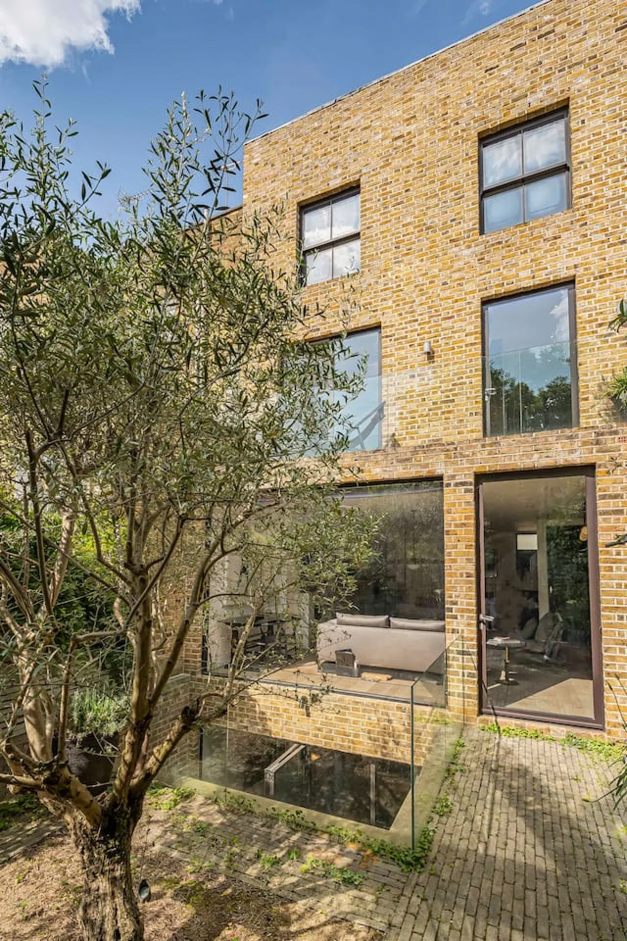 Chelsea 4-Bed House Architect-Designed With Huge Private Garden 8
