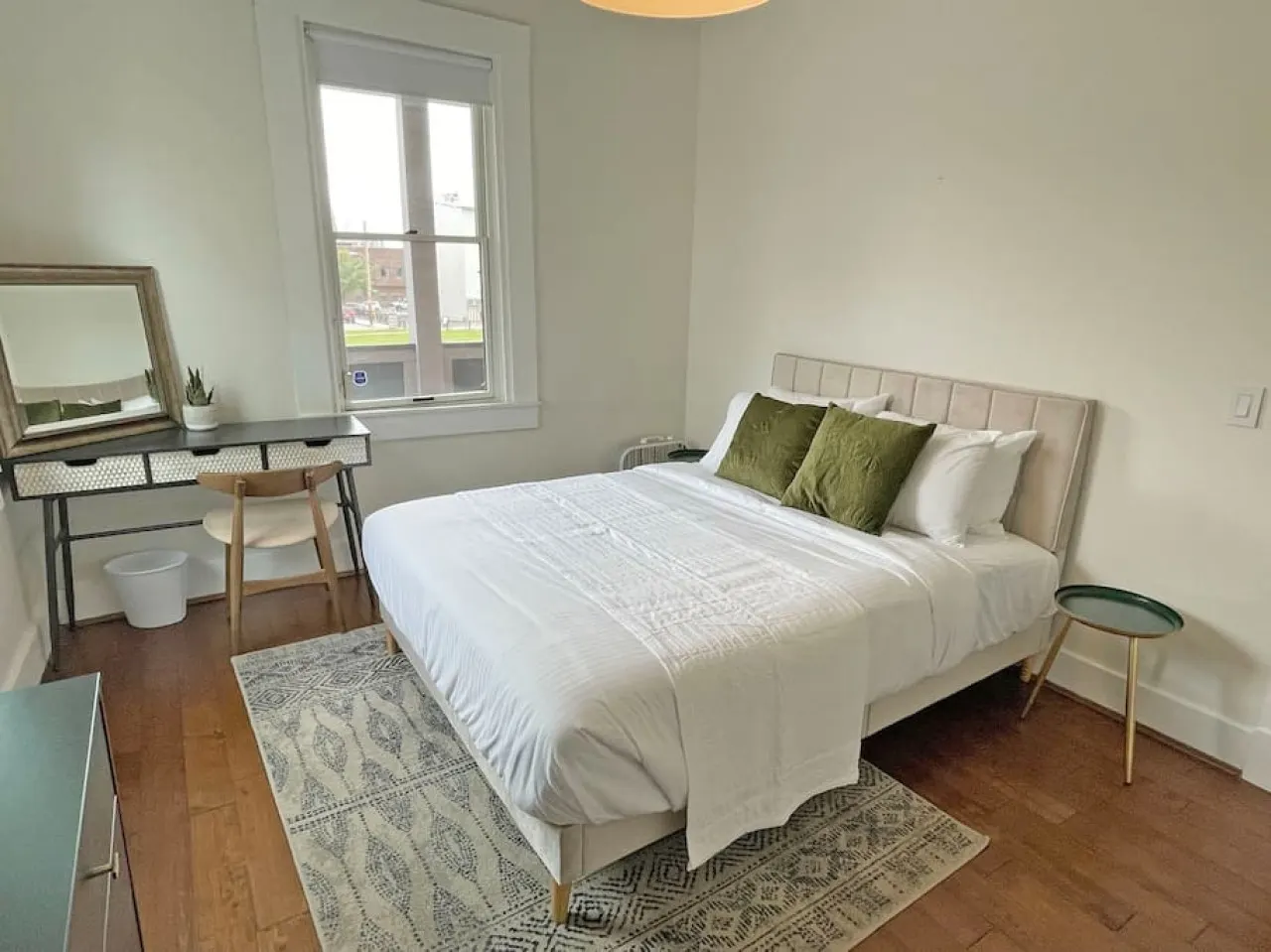Walkable 2-Bdrm Findlay Market Downtown UC 9