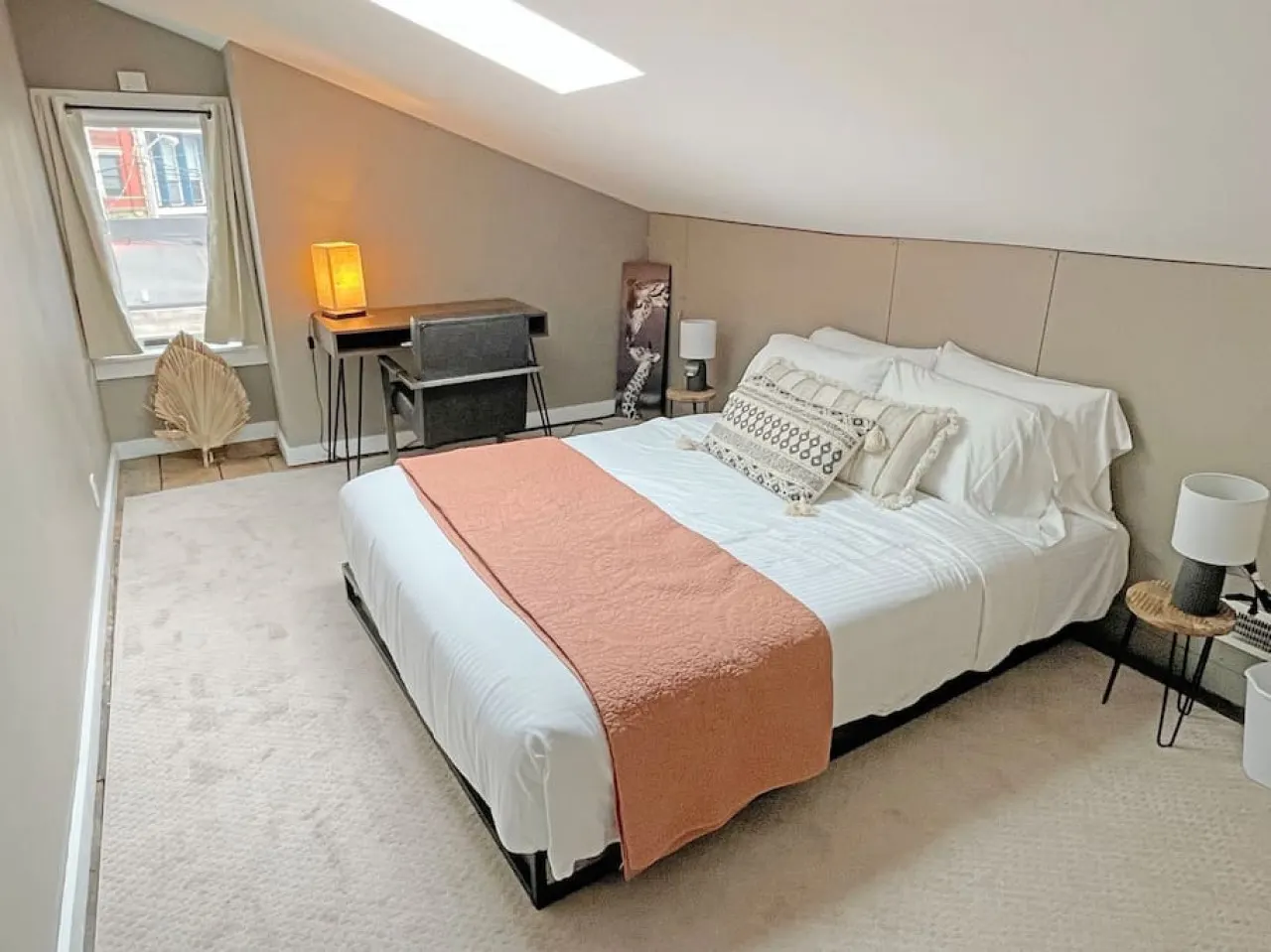 Walkable 2-Bdrm Findlay Market Downtown UC 12
