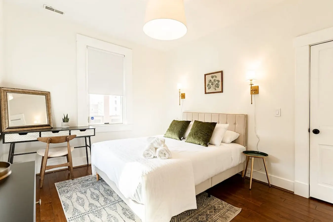Walkable 2-Bdrm Findlay Market Downtown UC 16