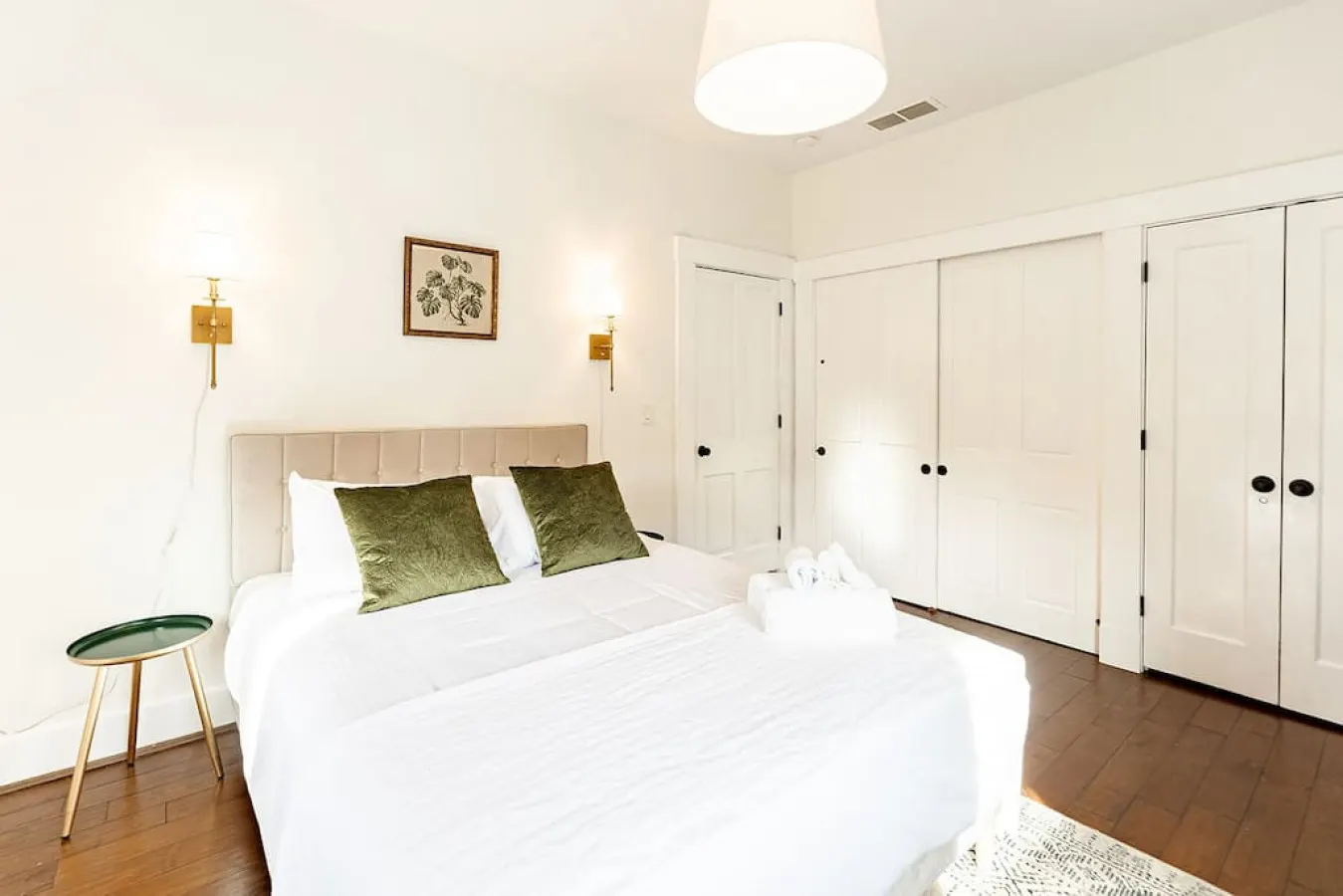 Walkable 2-Bdrm Findlay Market Downtown UC 17