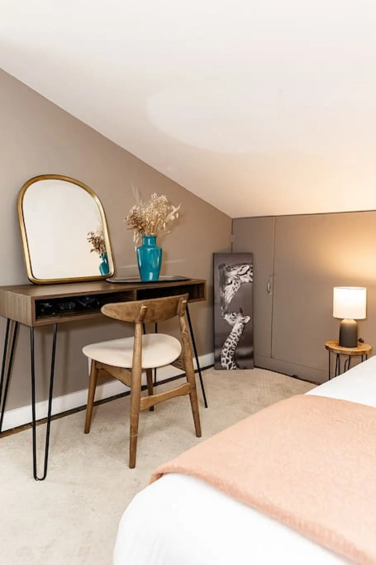 Walkable 2-Bdrm Findlay Market Downtown UC 19