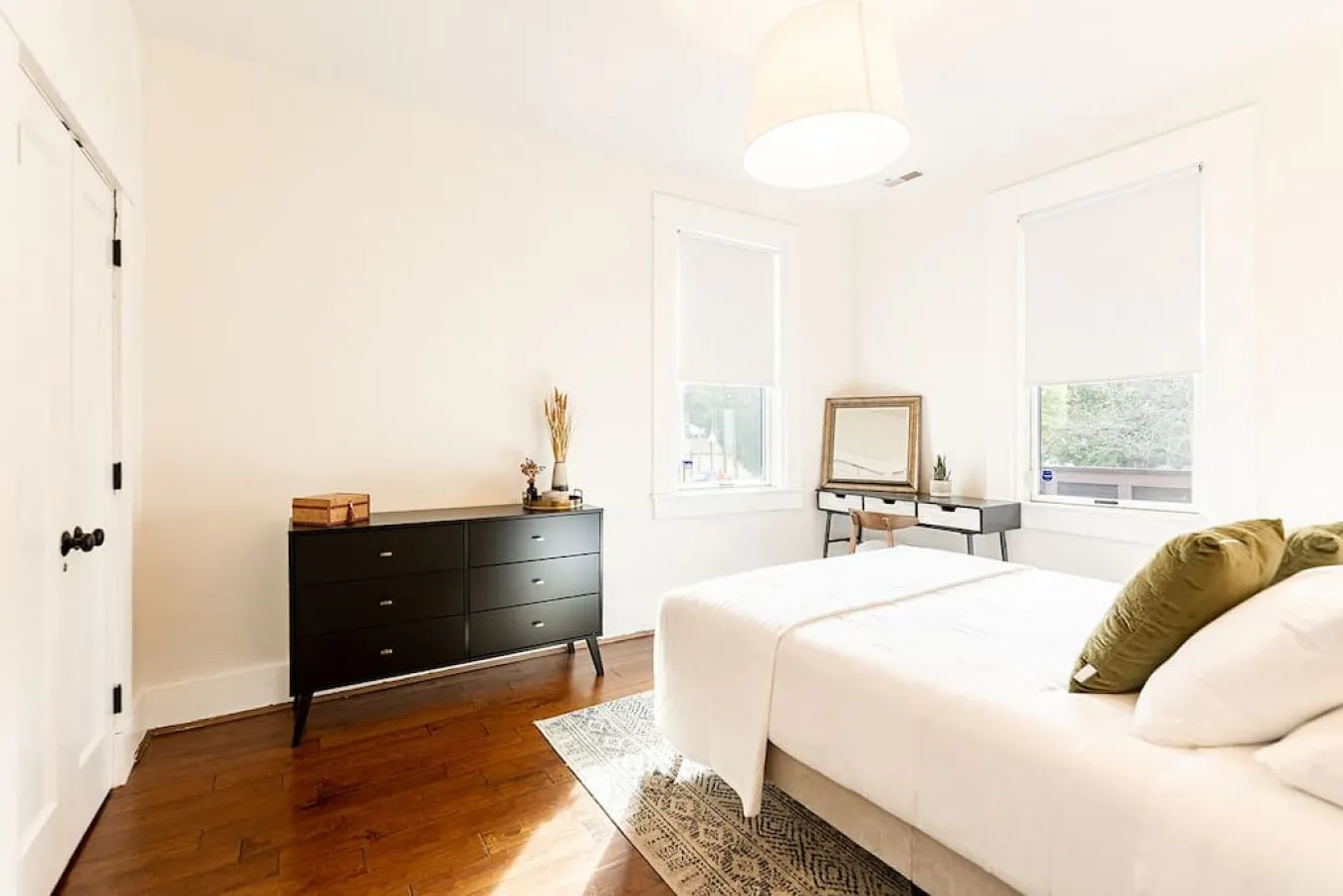 Walkable 2-Bdrm Findlay Market Downtown UC 4