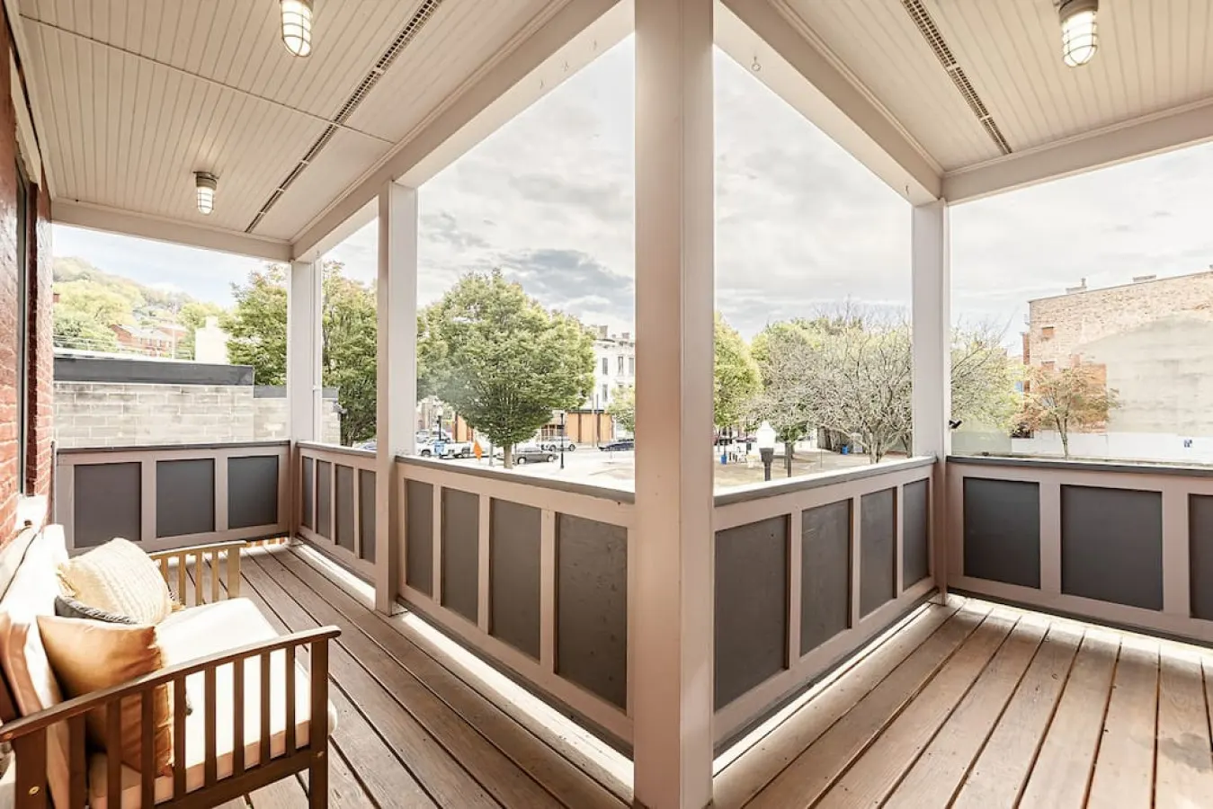 Walkable 2-Bdrm Findlay Market Downtown UC 6