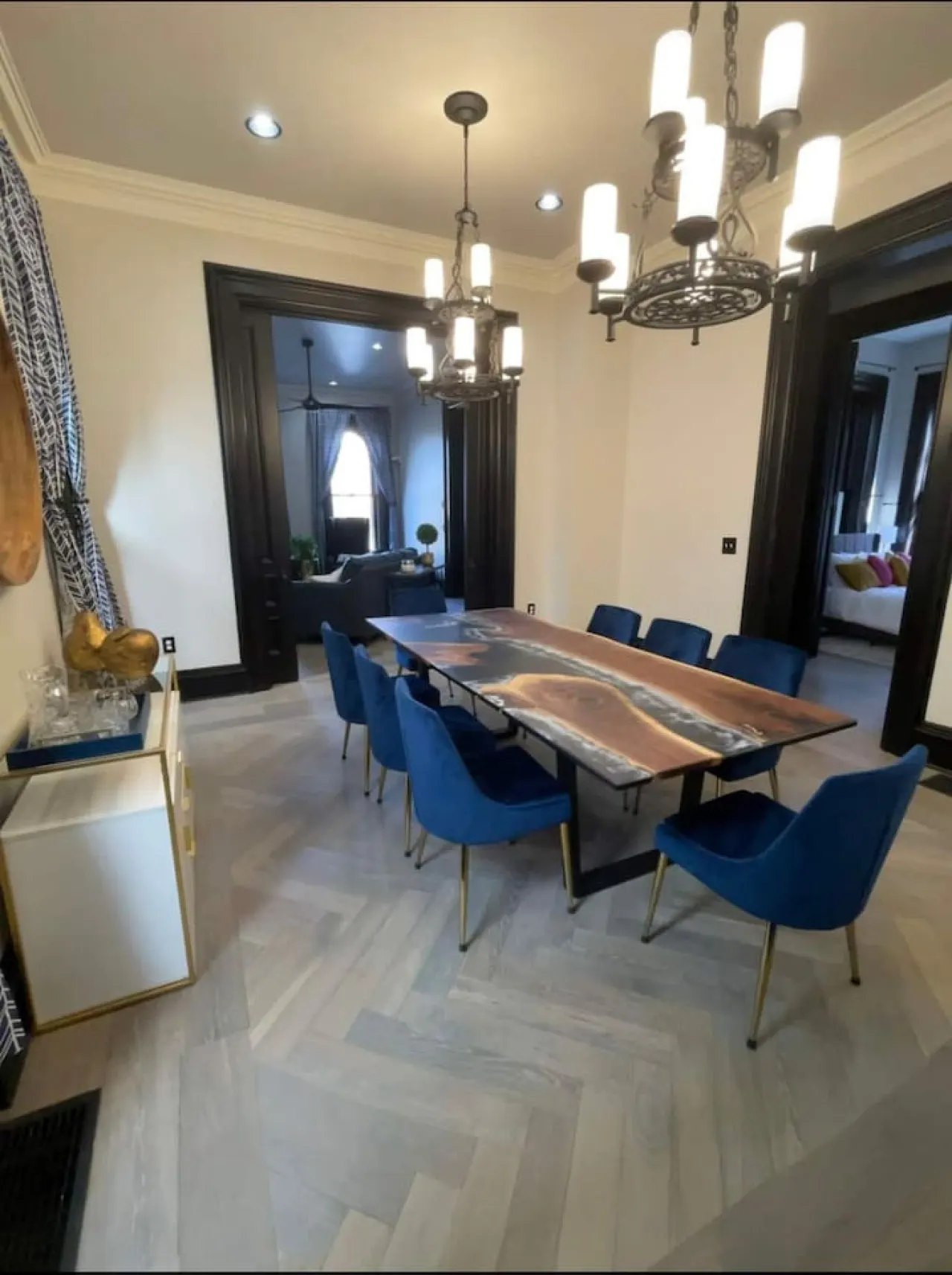 5,000 sq ft Historic Fletcher Place Home-Sleeps 22 2