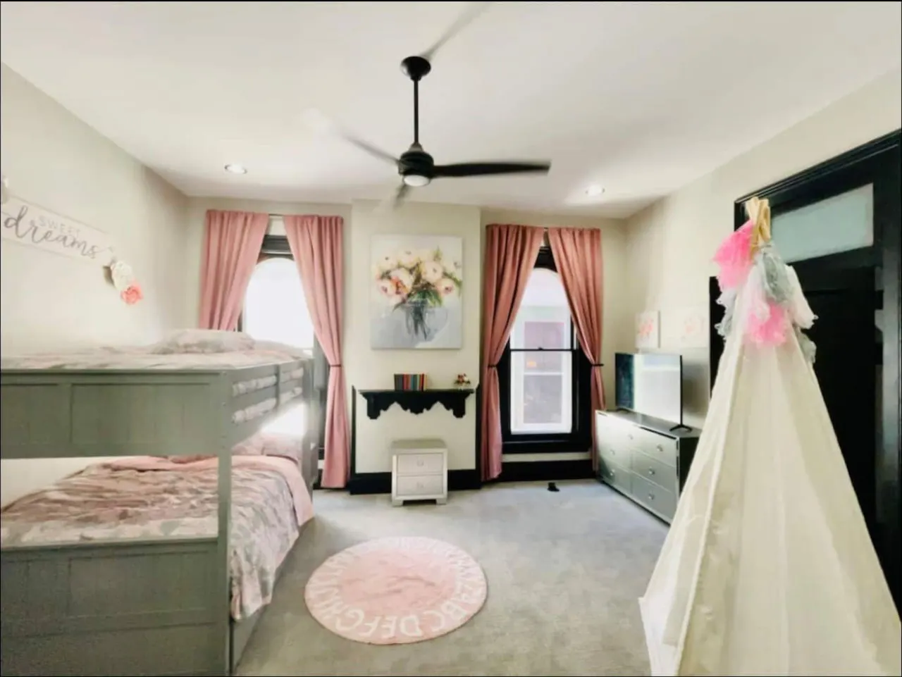 5,000 sq ft Historic Fletcher Place Home-Sleeps 22 9