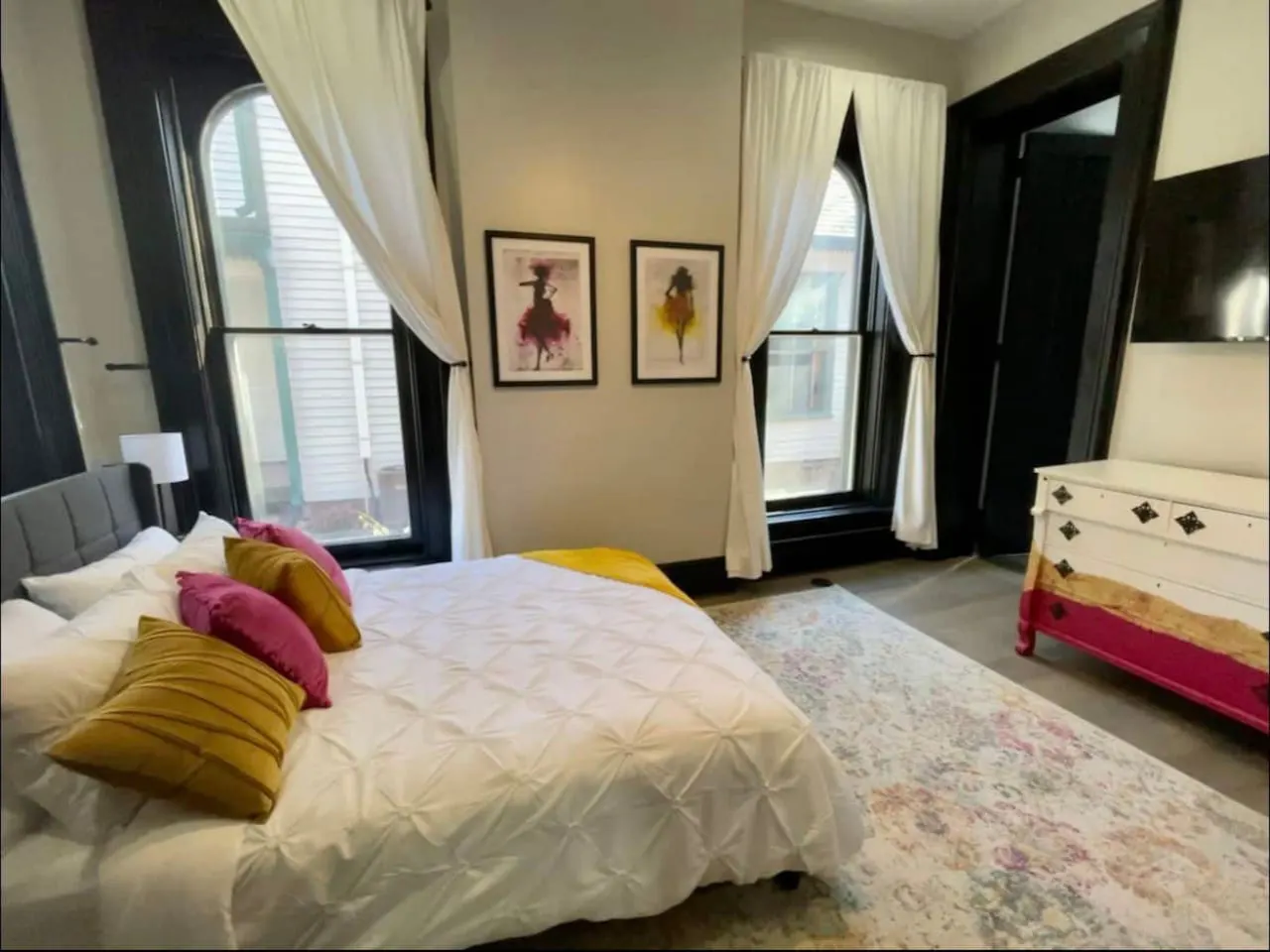 5,000 sq ft Historic Fletcher Place Home-Sleeps 22 11