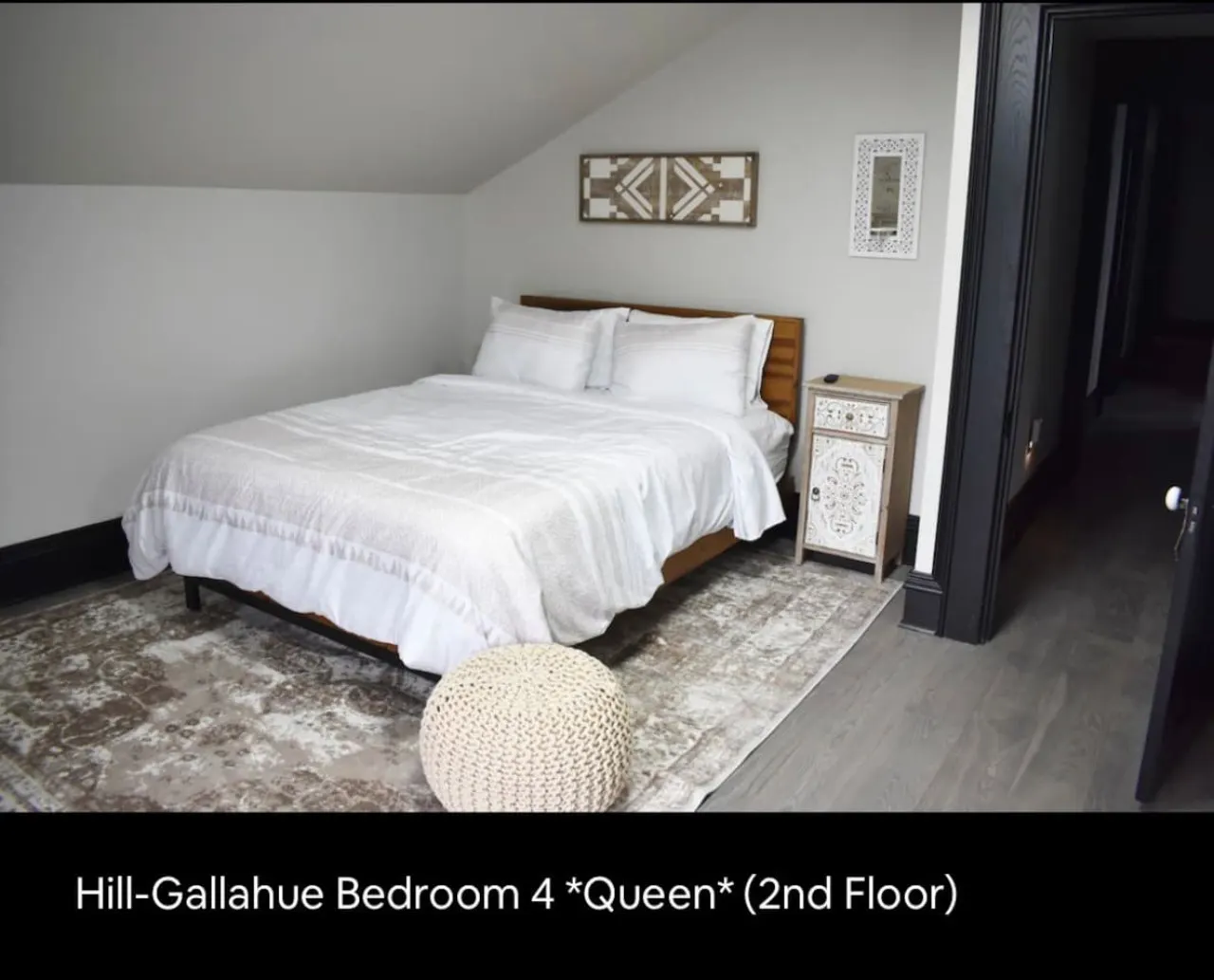 5,000 sq ft Historic Fletcher Place Home-Sleeps 22 15