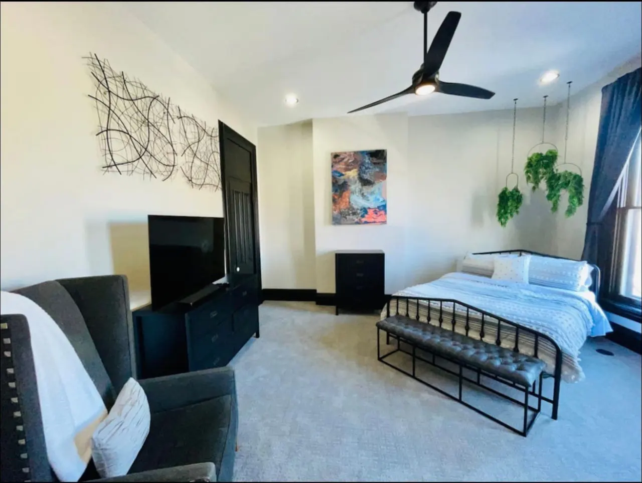 5,000 sq ft Historic Fletcher Place Home-Sleeps 22 7