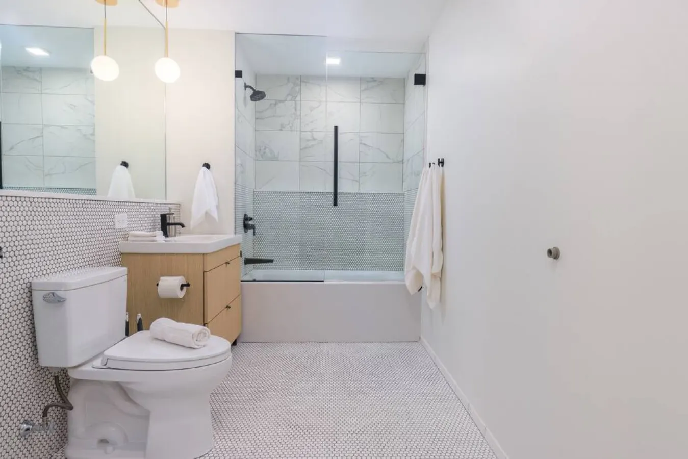 New! Gorgeous 2Br Mission Hill 11