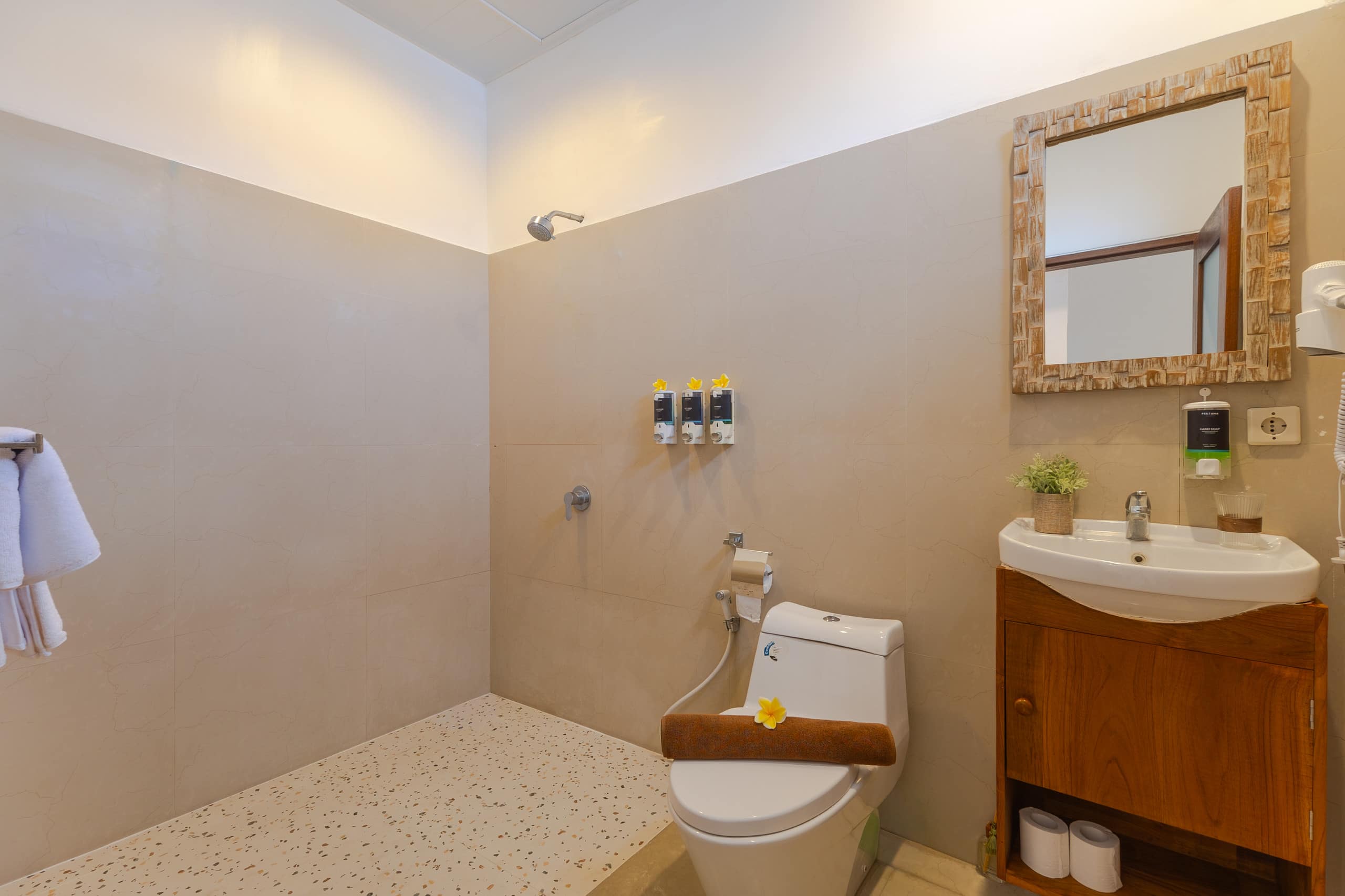 Prime Location! 2BR Pool Villa in Seminyak 27