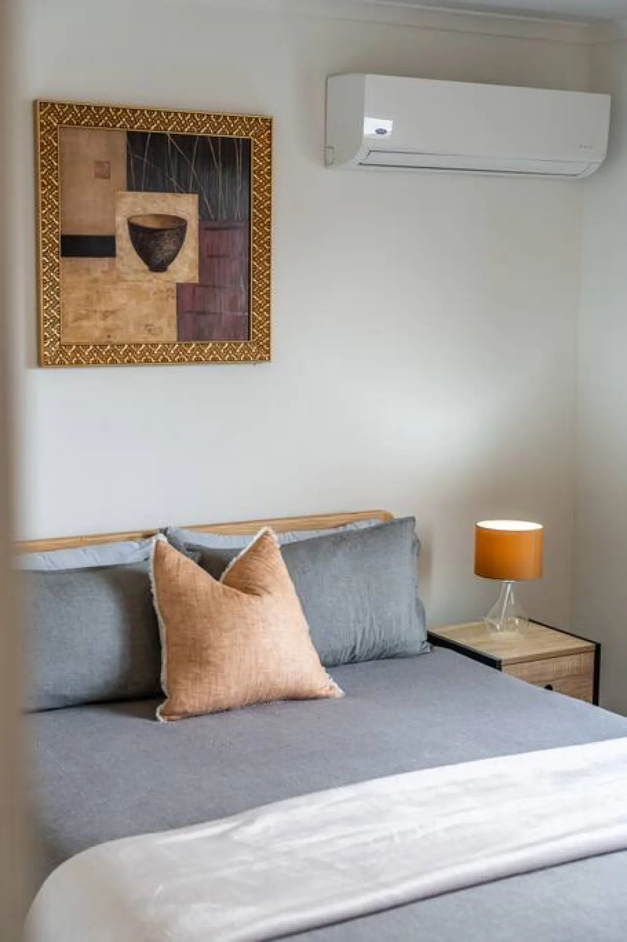 Poppy on the Lane—Experience City-fringe Charm 17