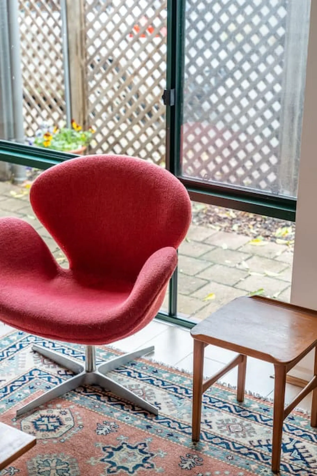 Poppy on the Lane—Experience City-fringe Charm 7