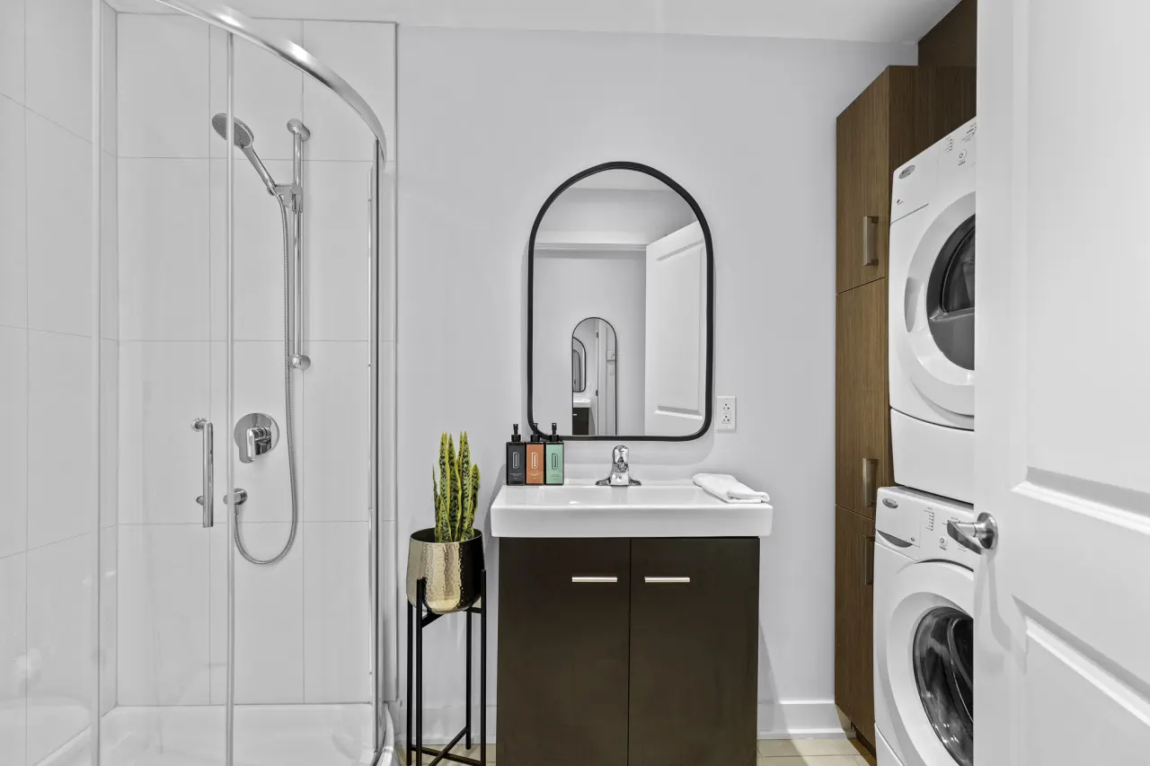 Little Italy - Trendy Open-Space Studio by Jean Talon Market - Unit 5 10