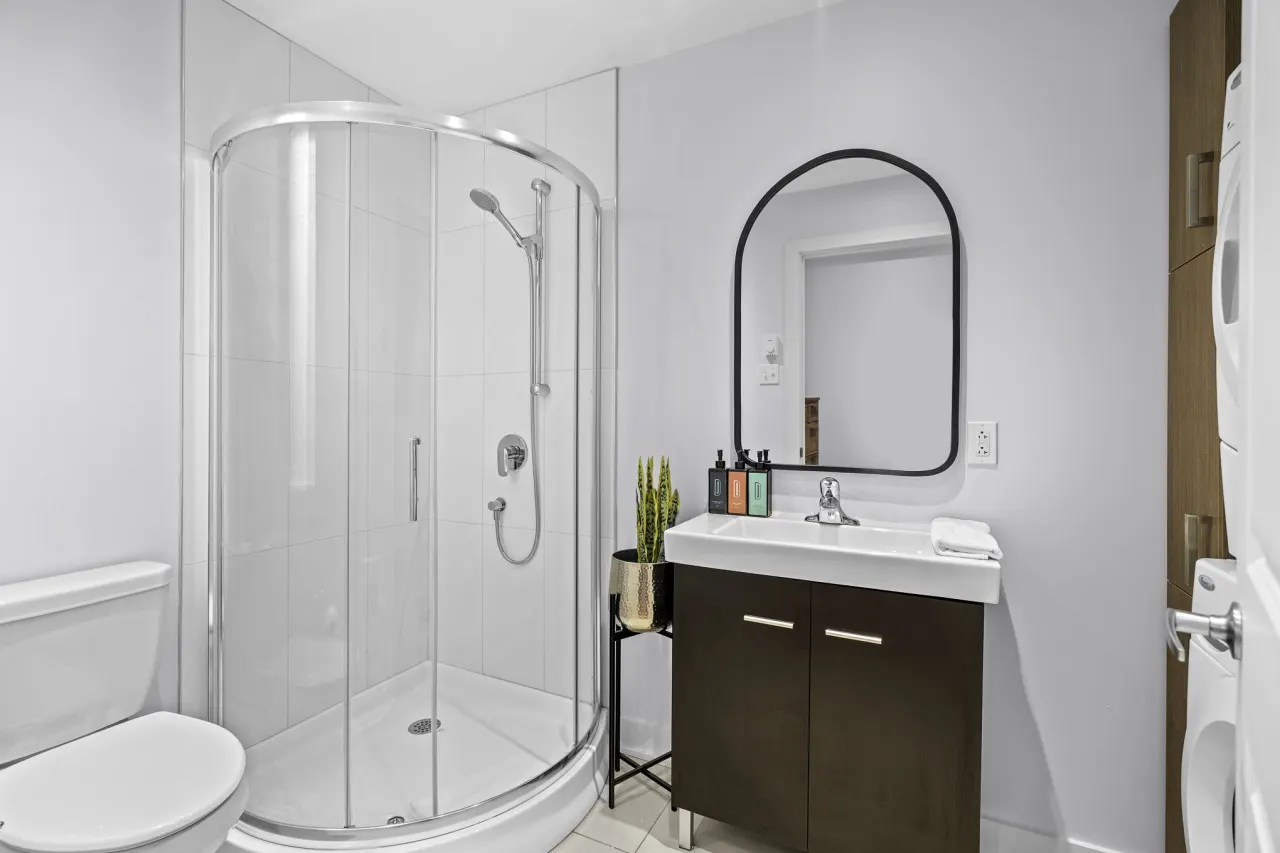 Little Italy - Trendy Open-Space Studio by Jean Talon Market - Unit 5 11