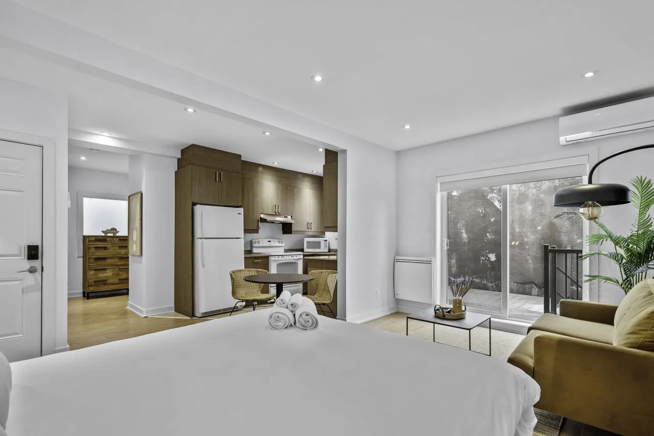 Little Italy - Trendy Open-Space Studio by Jean Talon Market - Unit 5 6