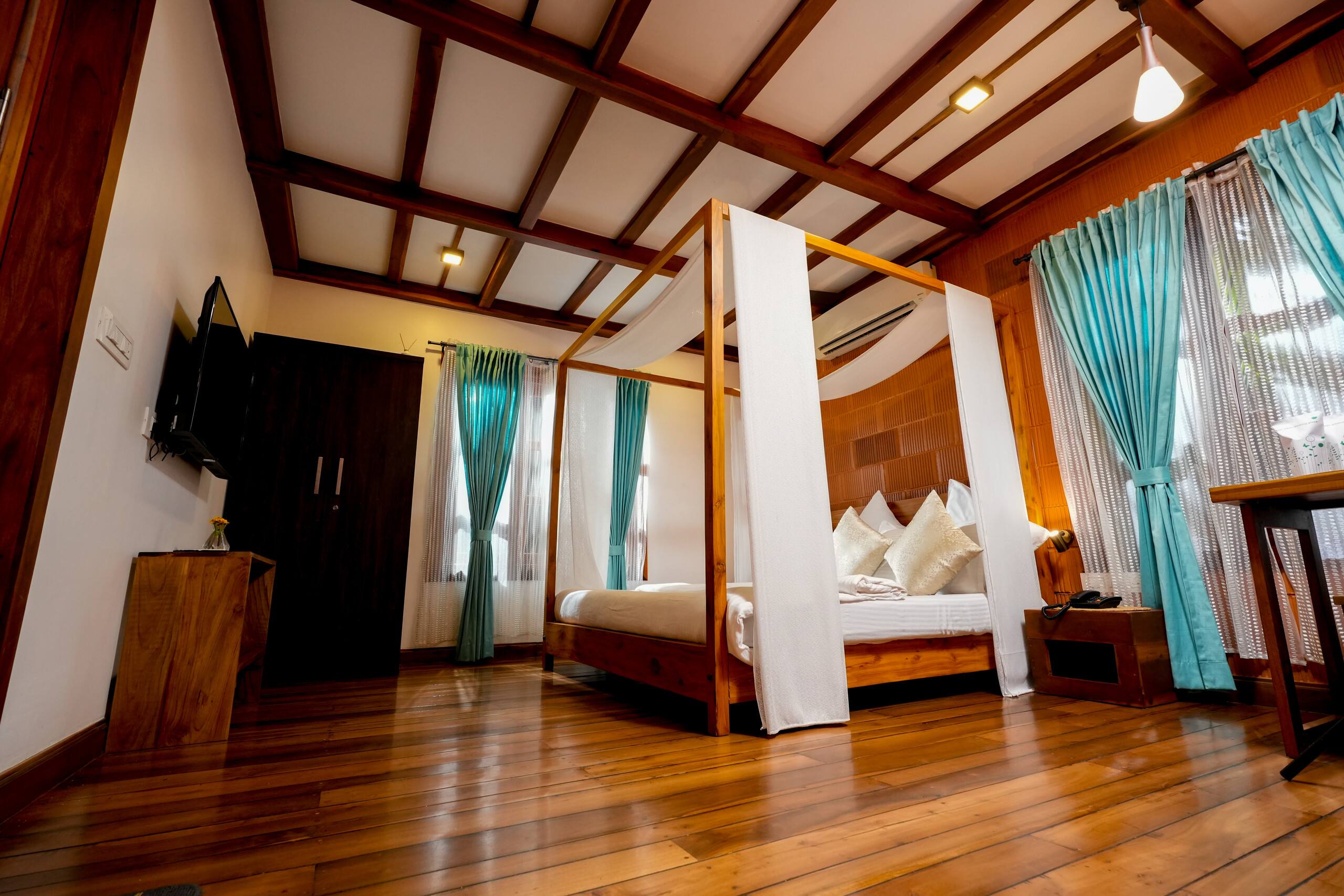 Little Chembaka- Private Villa with River View 8