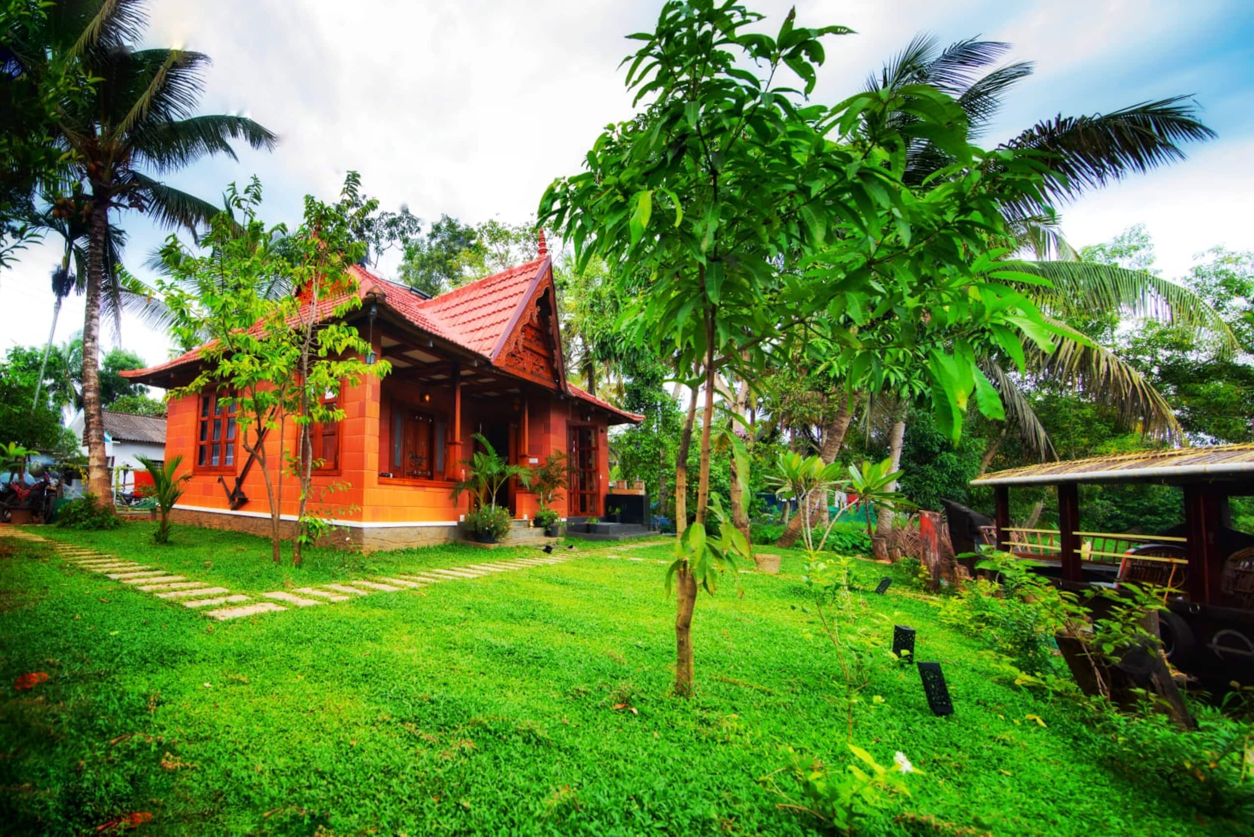 Little Chembaka- Private Villa with River View 4