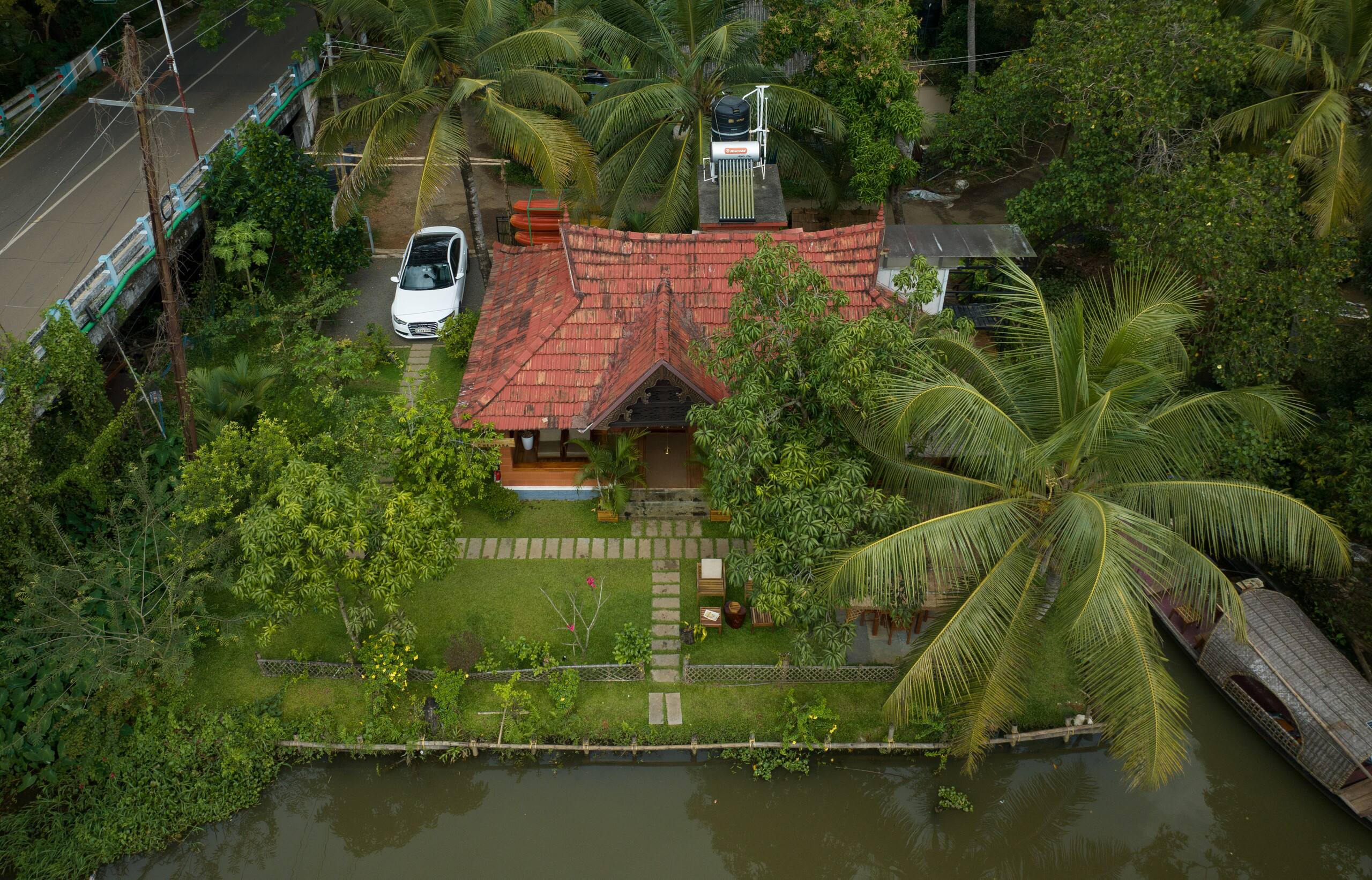 Little Chembaka- Private Villa with River View 25