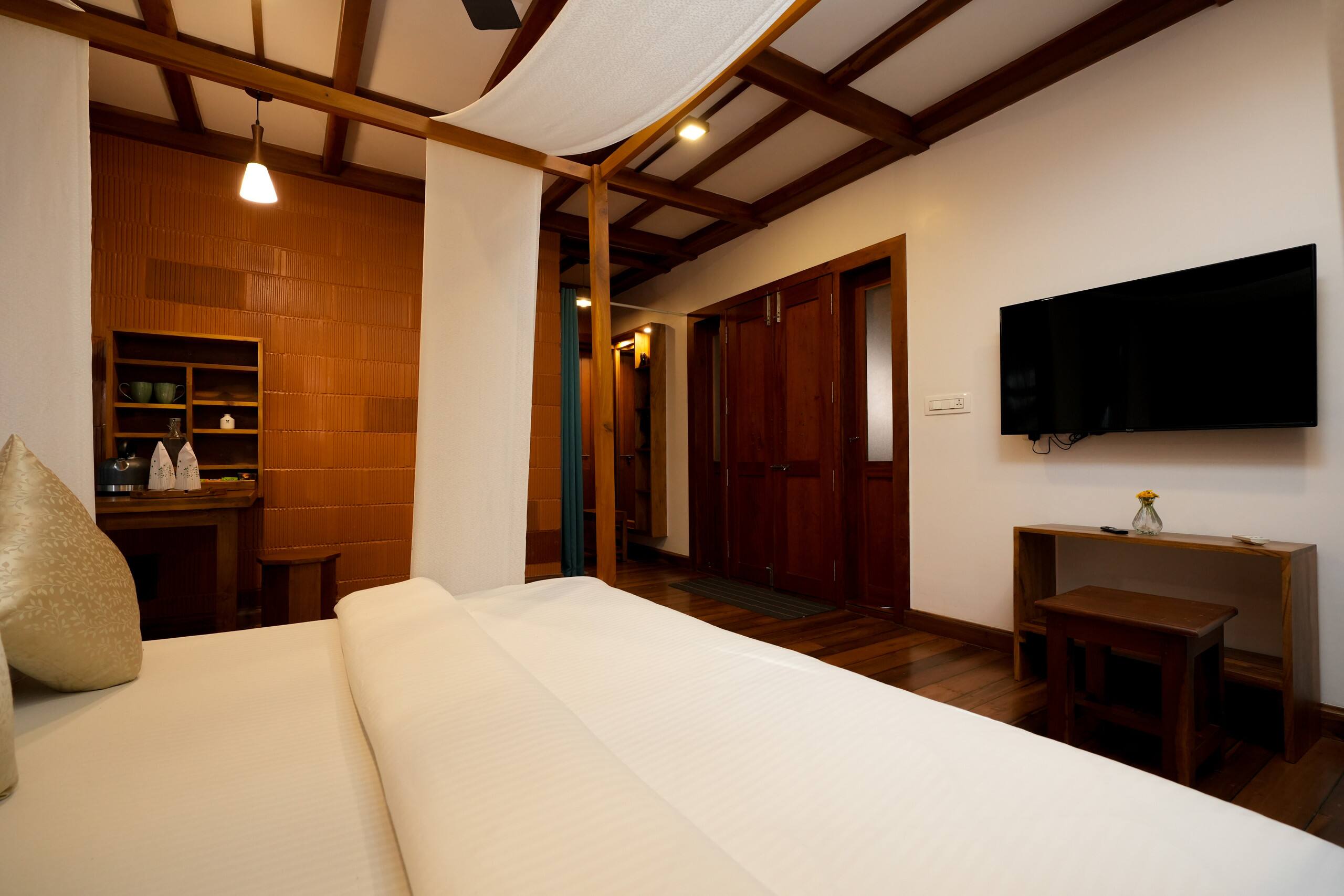 Little Chembaka- Private Villa with River View 9