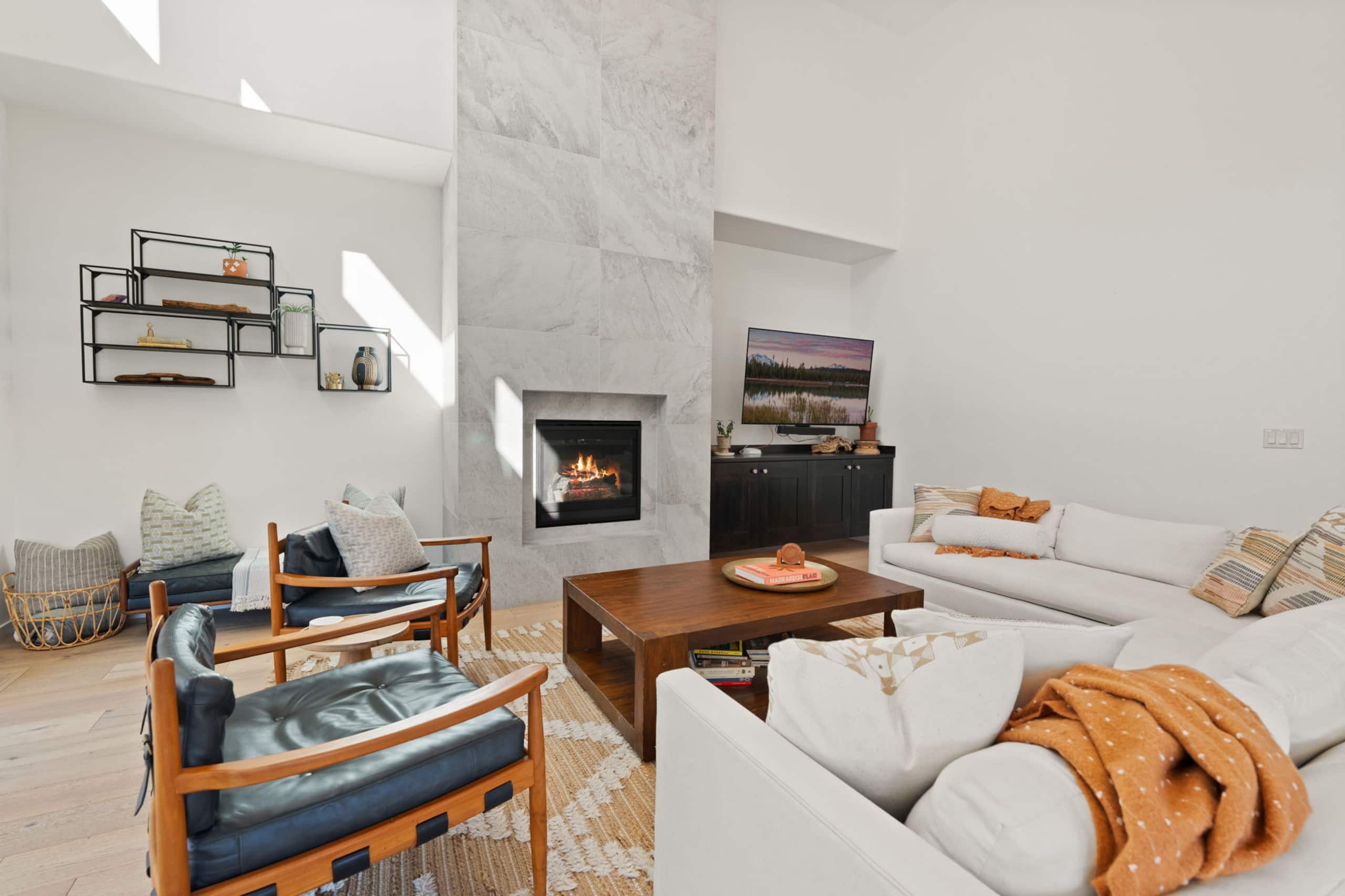 Modern, spacious 5 bdrm near Bachelor! HOT TUB — photo 5