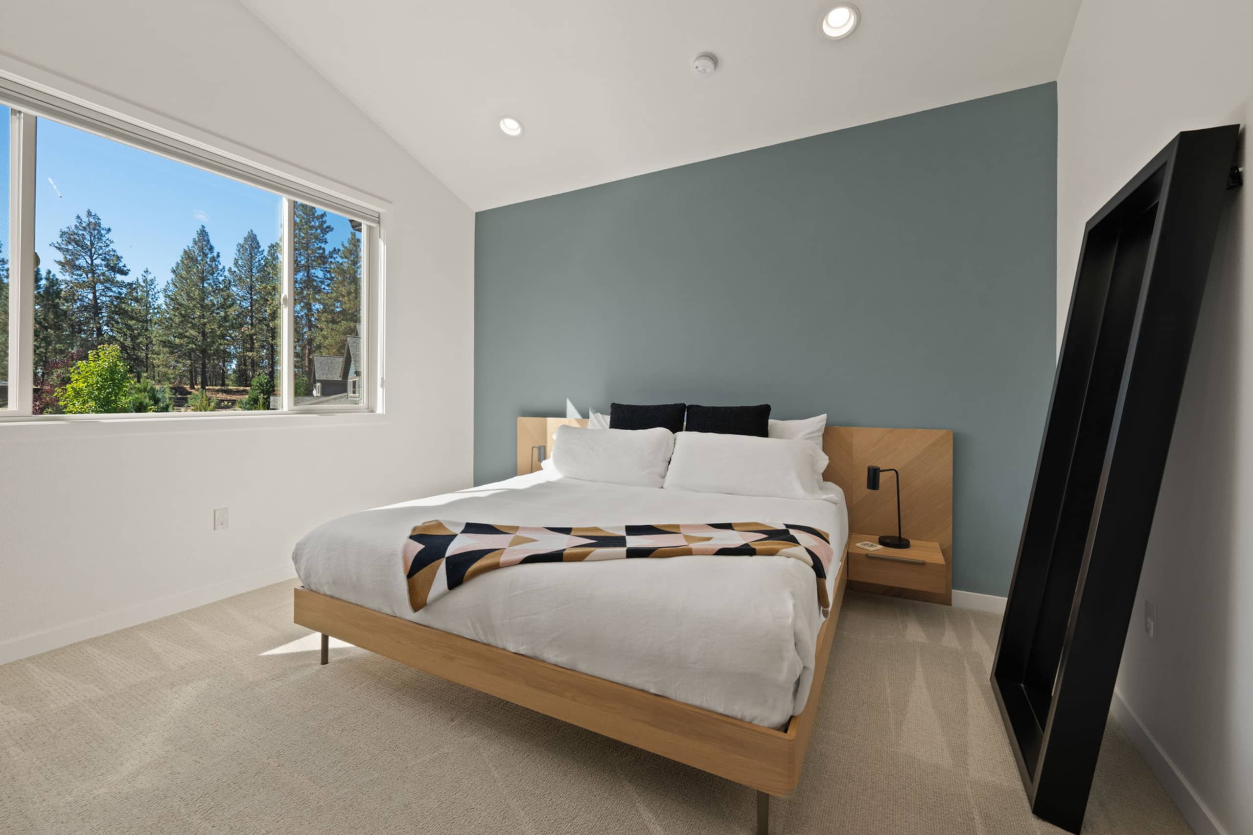 Modern, spacious 5 bdrm near Bachelor! HOT TUB 39