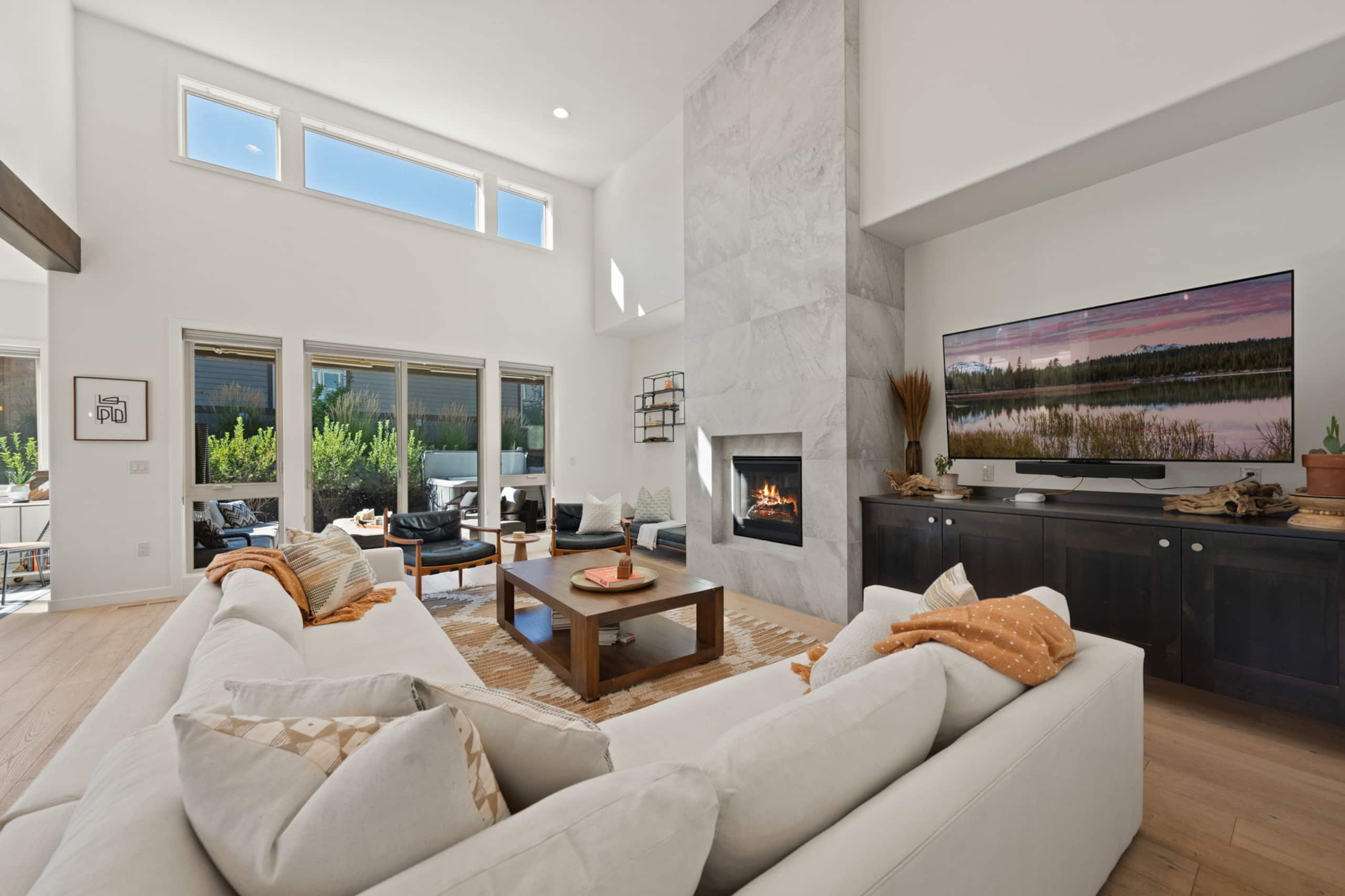 Modern, spacious 5 bdrm near Bachelor! HOT TUB 6