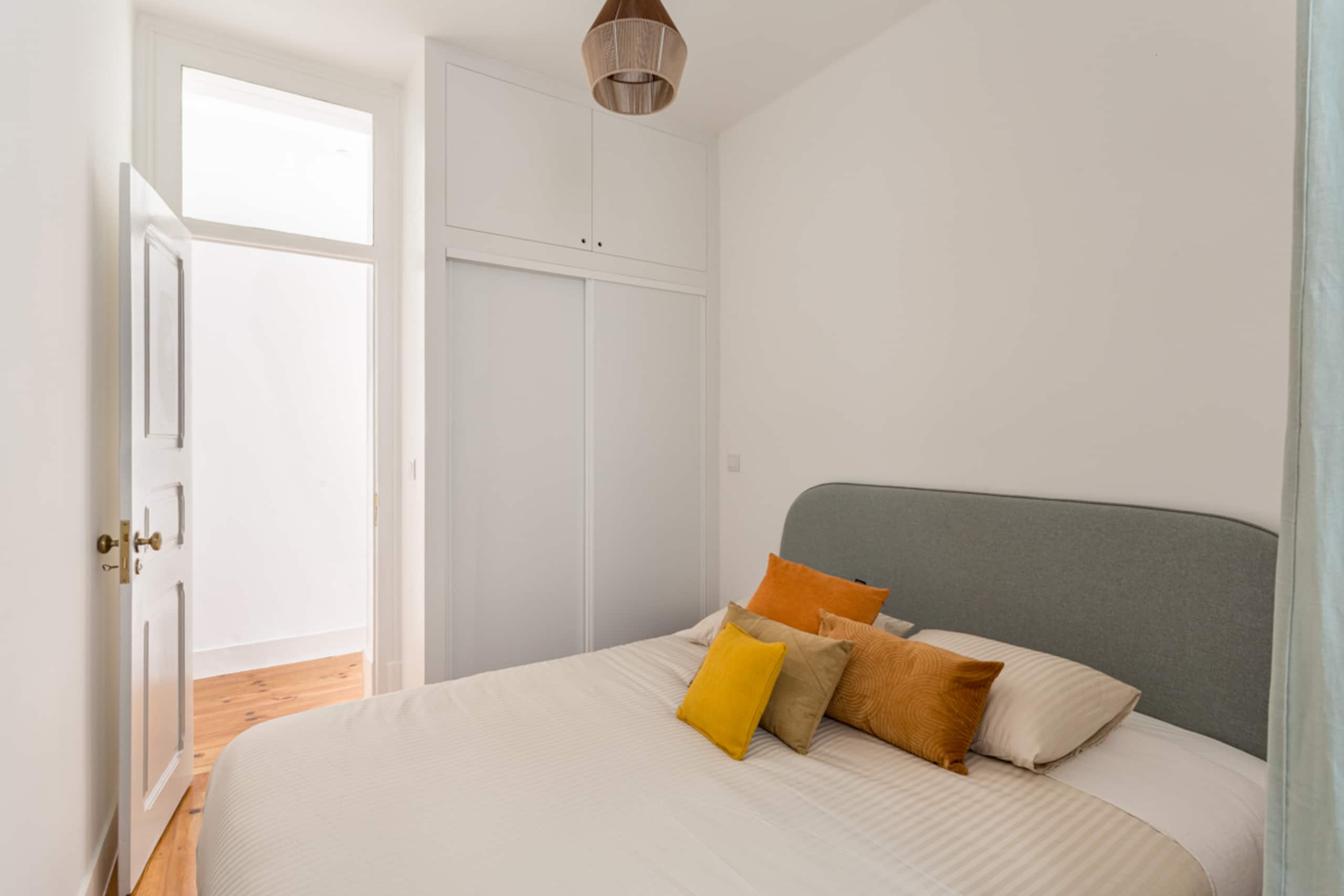 New Spacious 3 Bed City Apartment 14