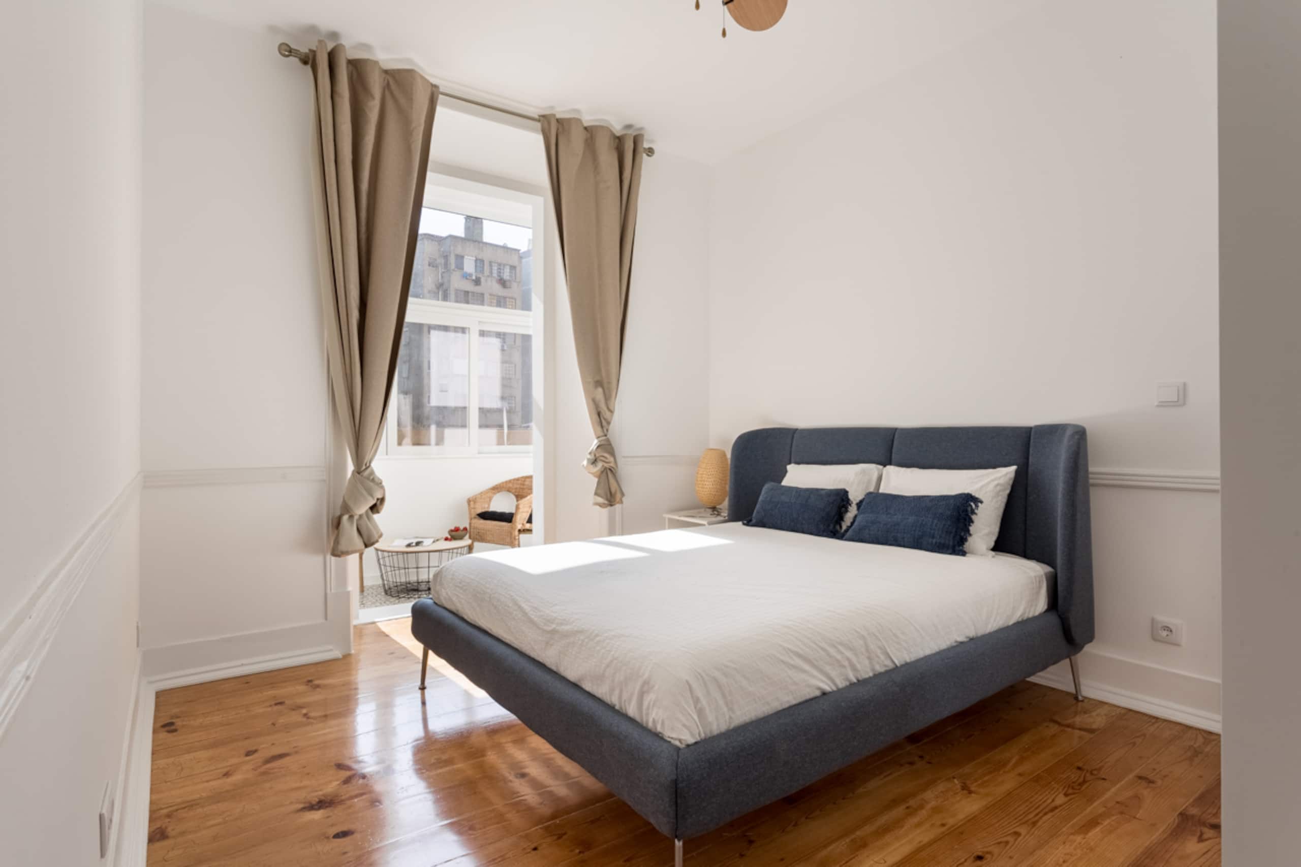 New Spacious 3 Bed City Apartment 8