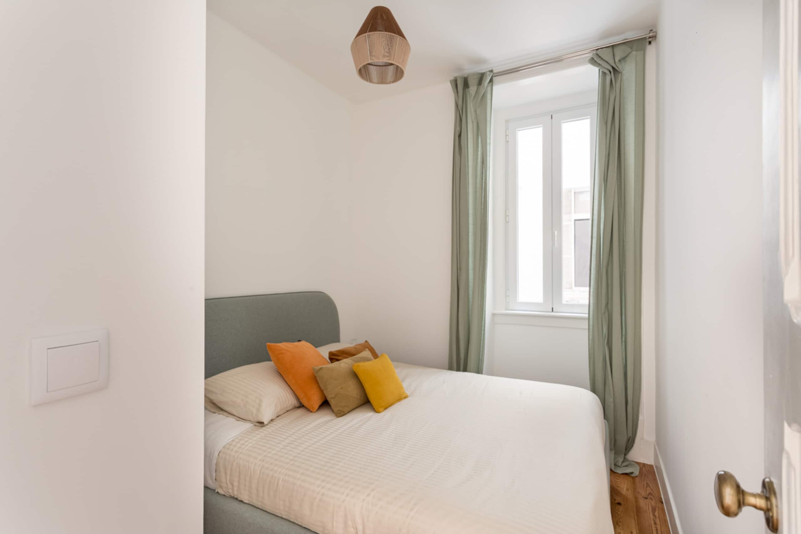 New Spacious 3 Bed City Apartment 13