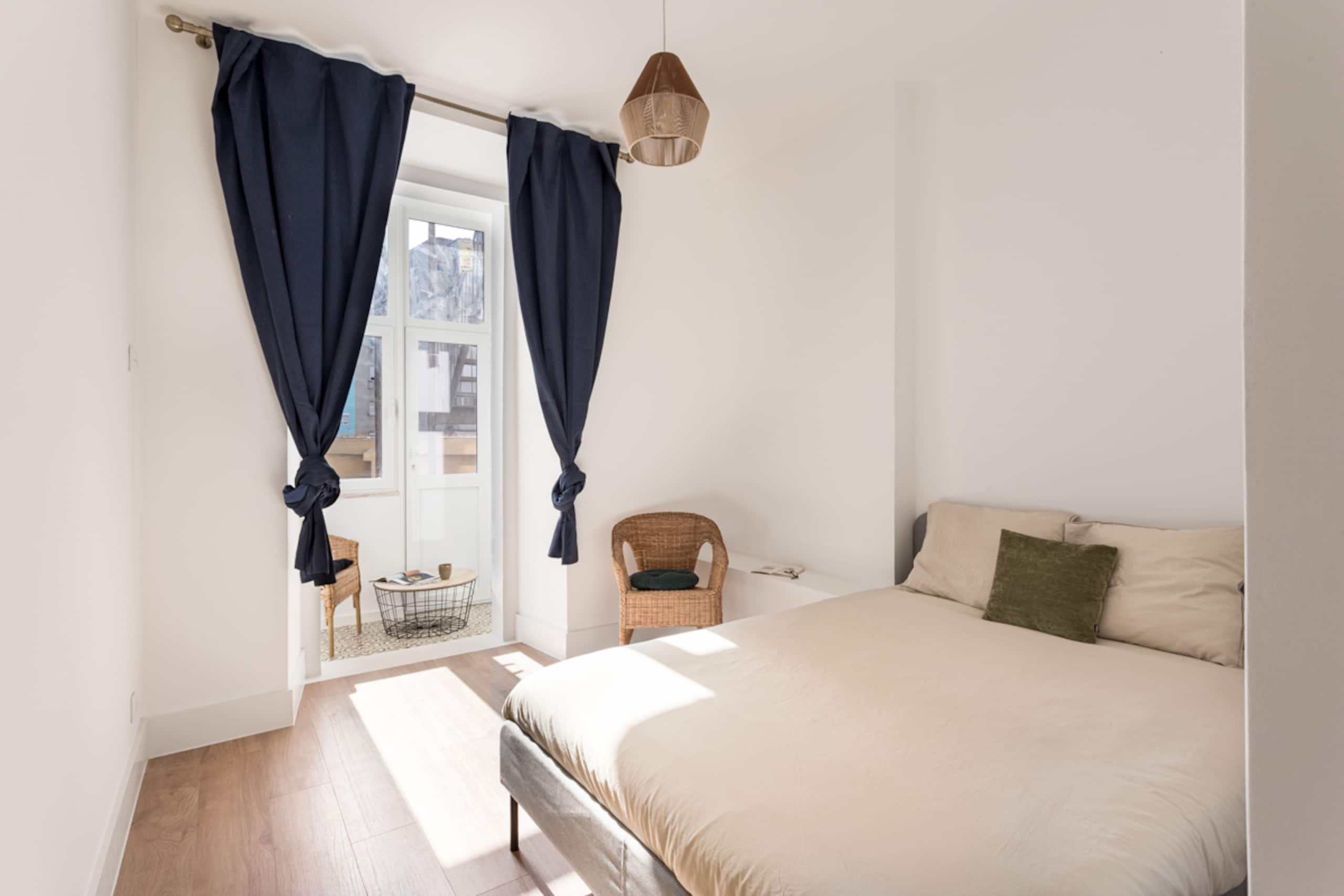 New Spacious 3 Bed City Apartment 12