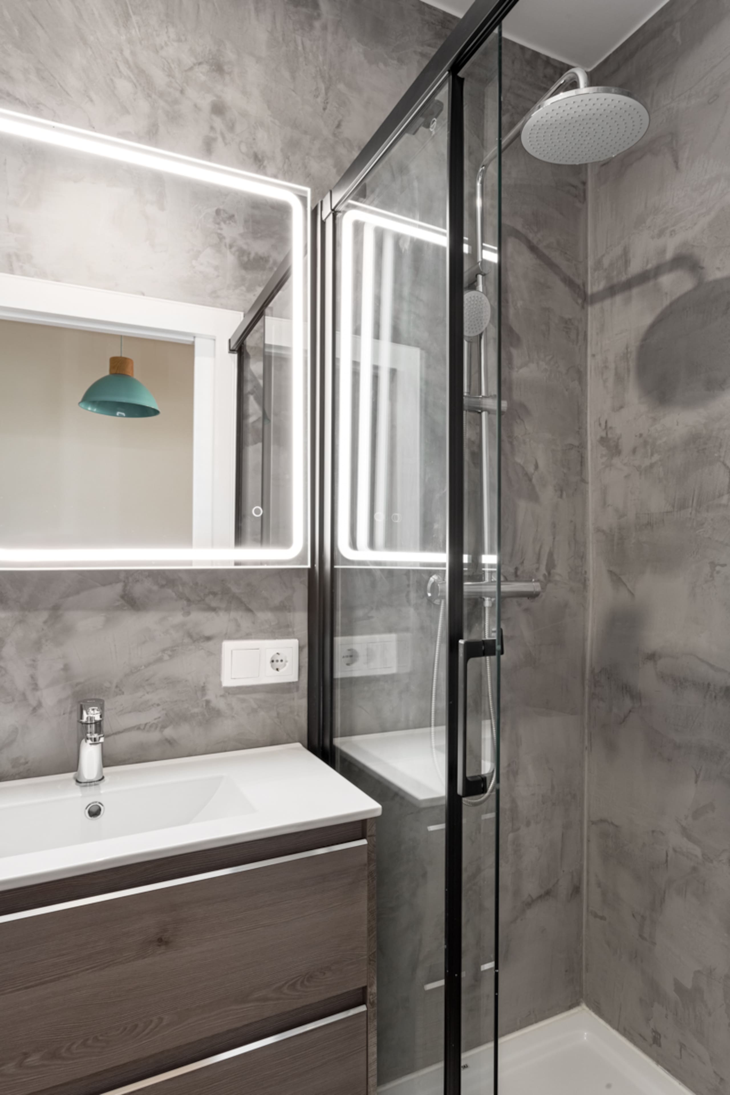 New Spacious 3 Bed City Apartment 18
