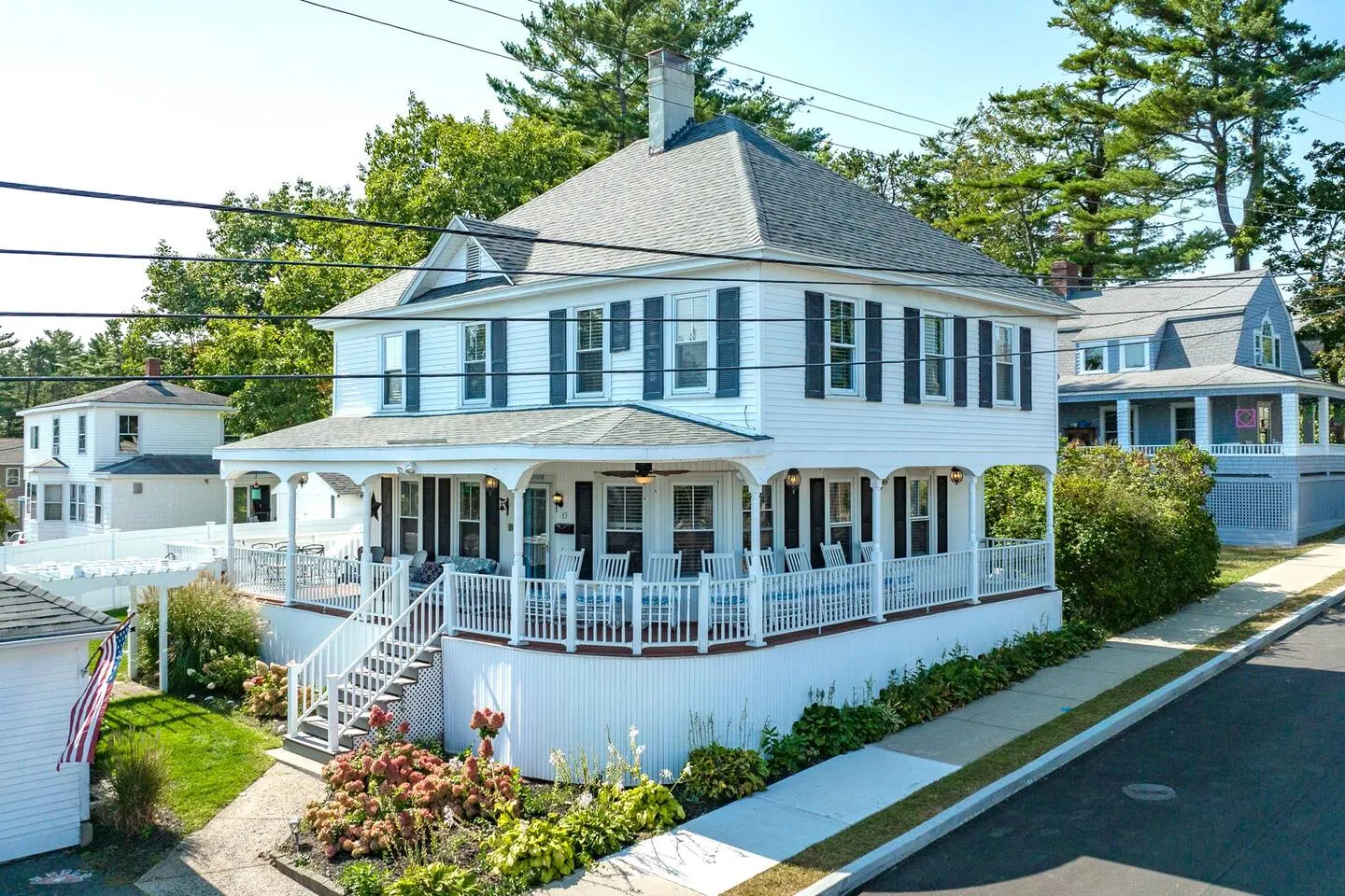 Walk to Beach! LargeDeck | BeachGear | 3 QueenBeds