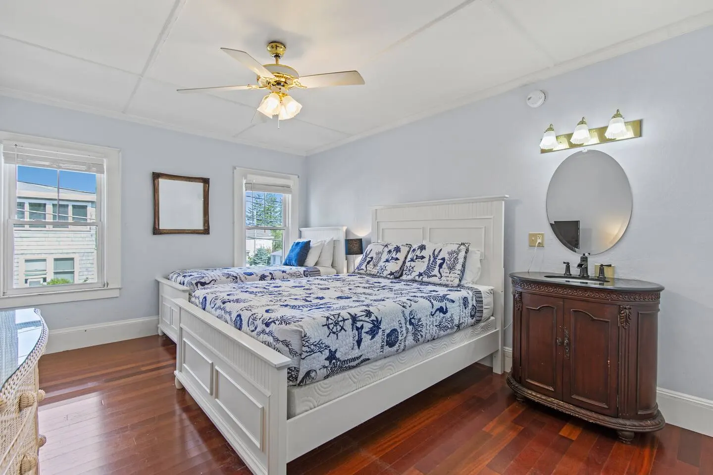 Walk to Beach! LargeDeck | BeachGear | 3 QueenBeds — photo 2