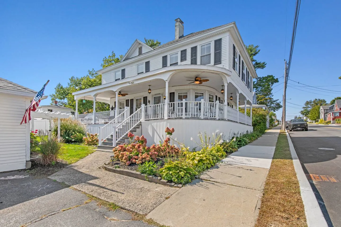 Walk to Beach! LargeDeck BeachGear 3 QueenBeds 11