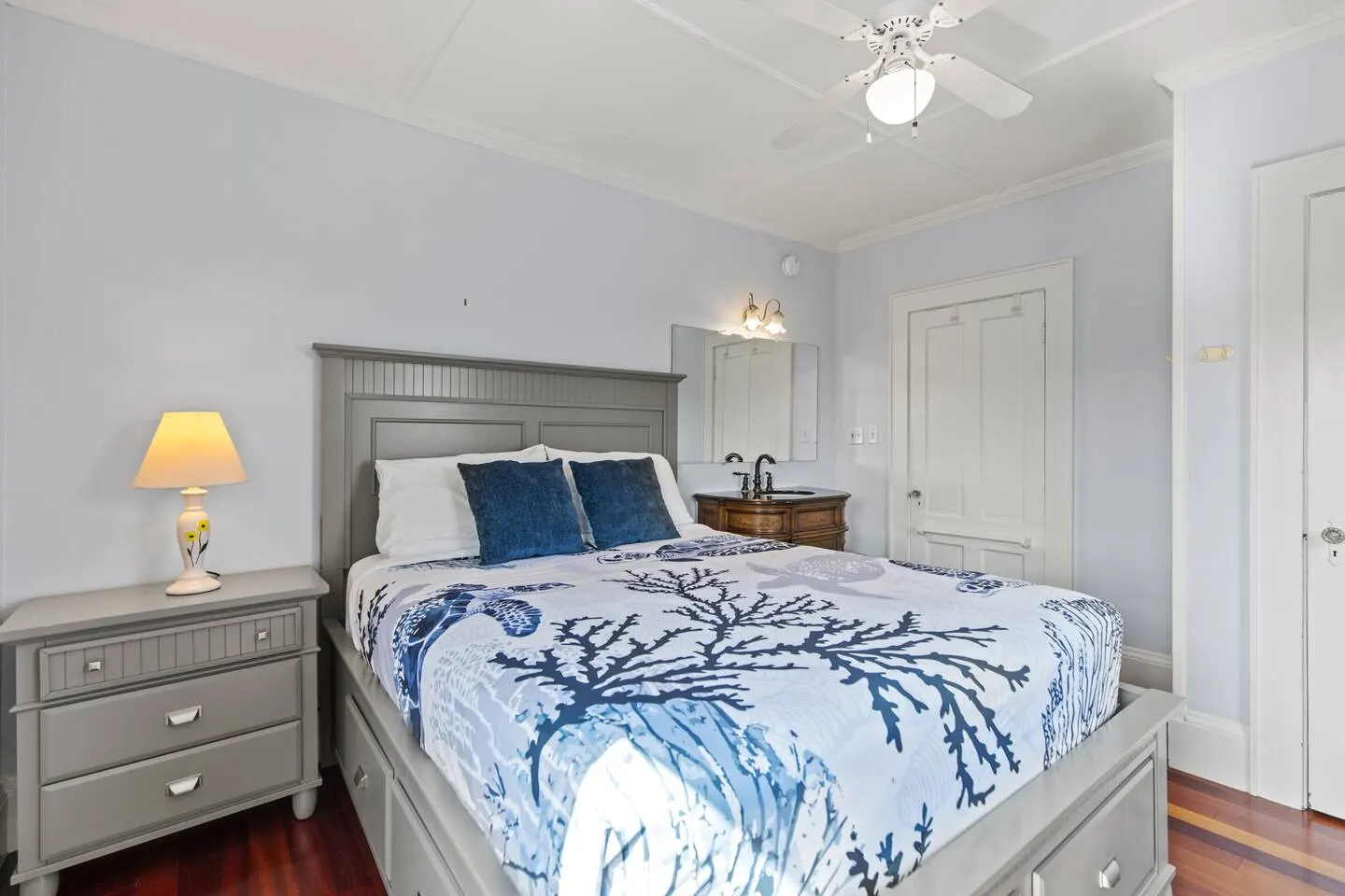 Walk to Beach! LargeDeck BeachGear 3 QueenBeds 8