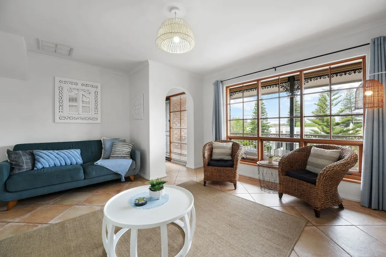 Sapphire by the Sea - Coastal Living in Grange