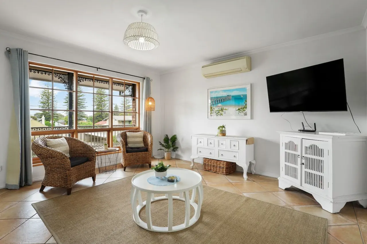 Sapphire by the Sea - Coastal Living in Grange 9