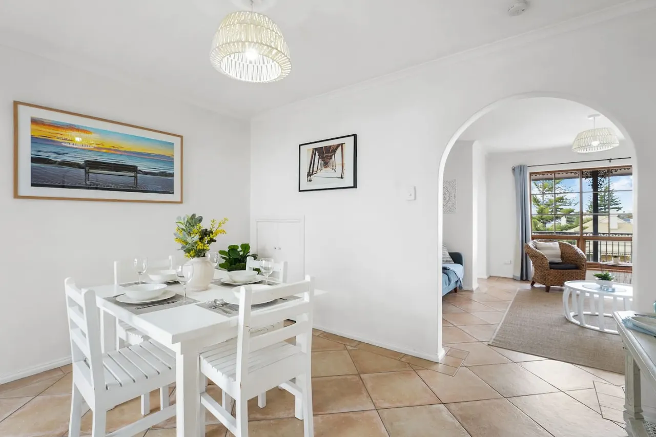 Sapphire by the Sea - Coastal Living in Grange 10