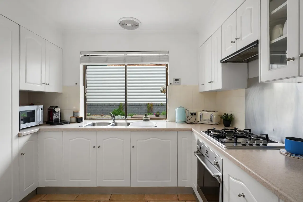 Sapphire by the Sea - Coastal Living in Grange 13