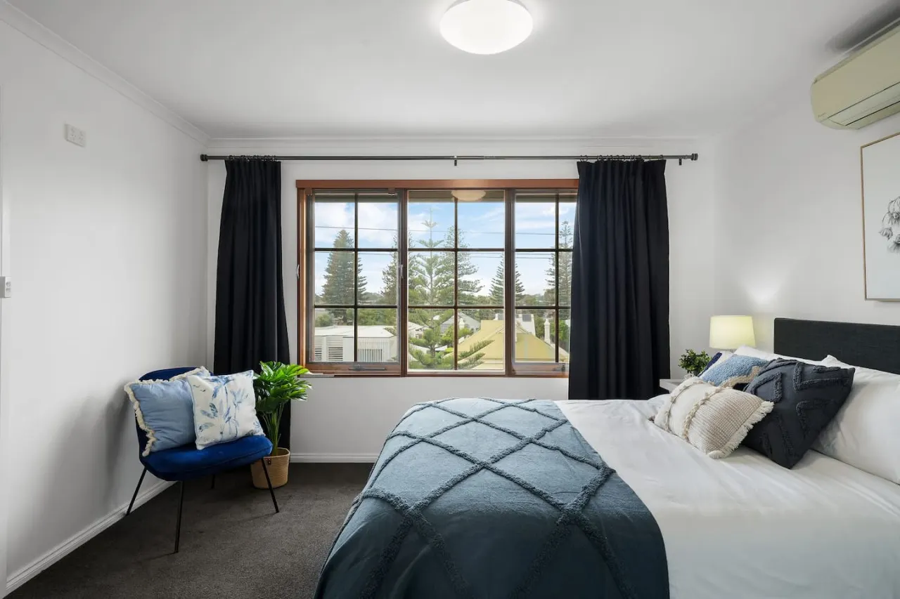 Sapphire by the Sea - Coastal Living in Grange 17
