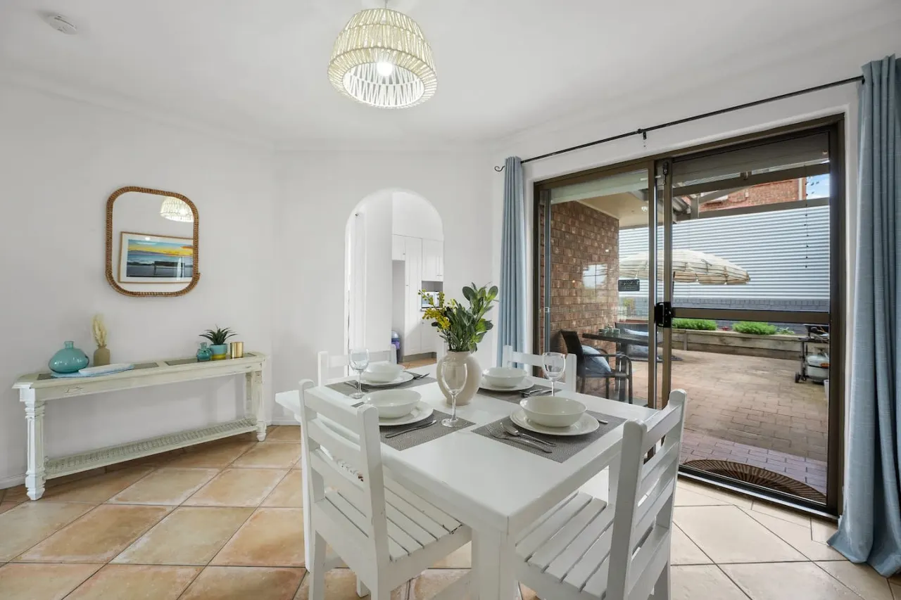 Sapphire by the Sea - Coastal Living in Grange 5