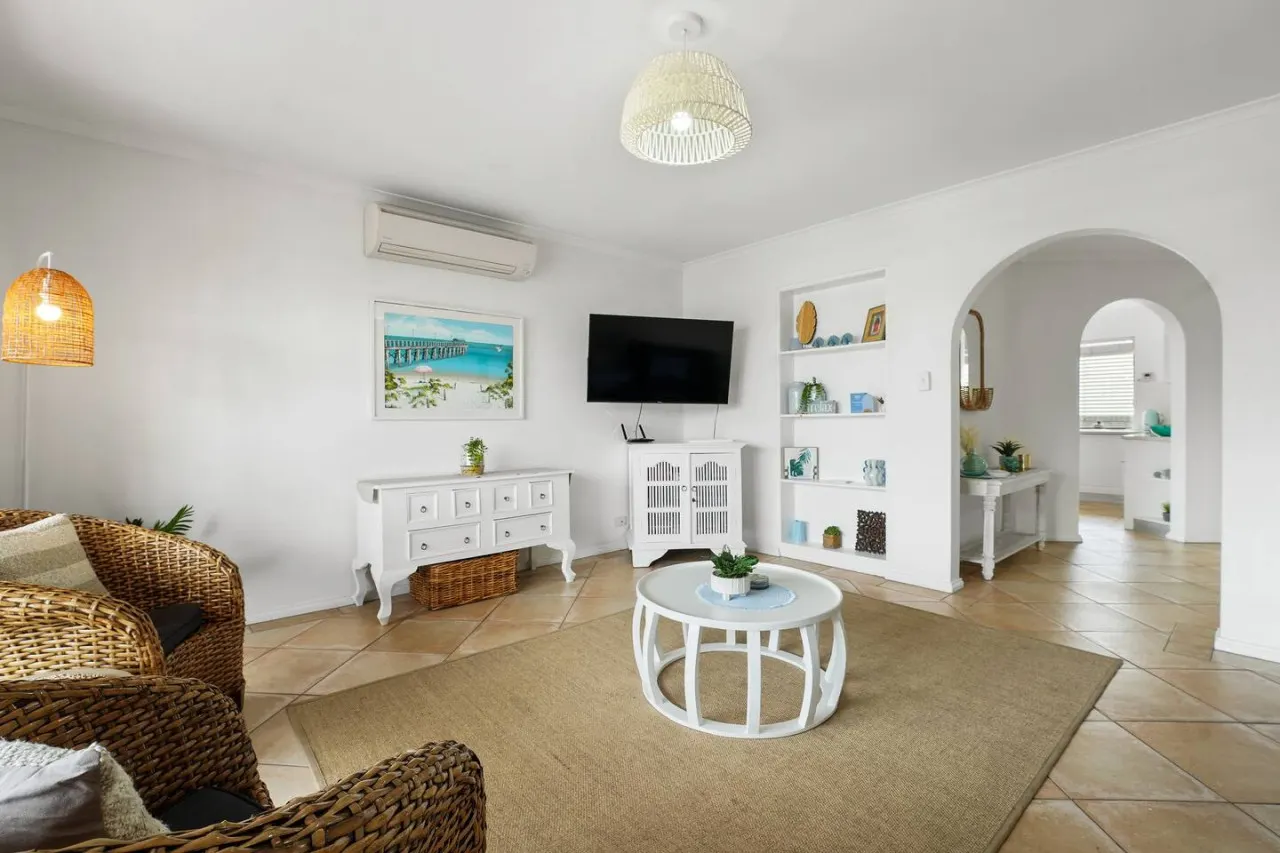 Sapphire by the Sea - Coastal Living in Grange 8