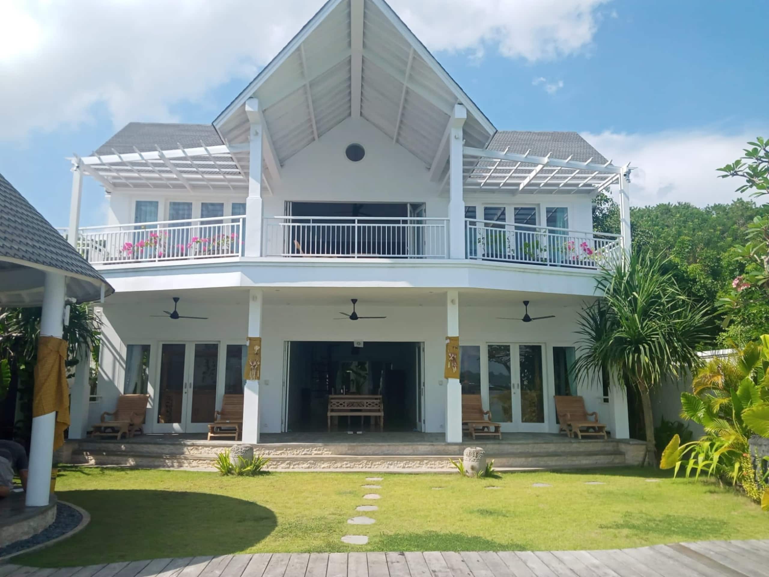 Ceningan Beachside Villas 8