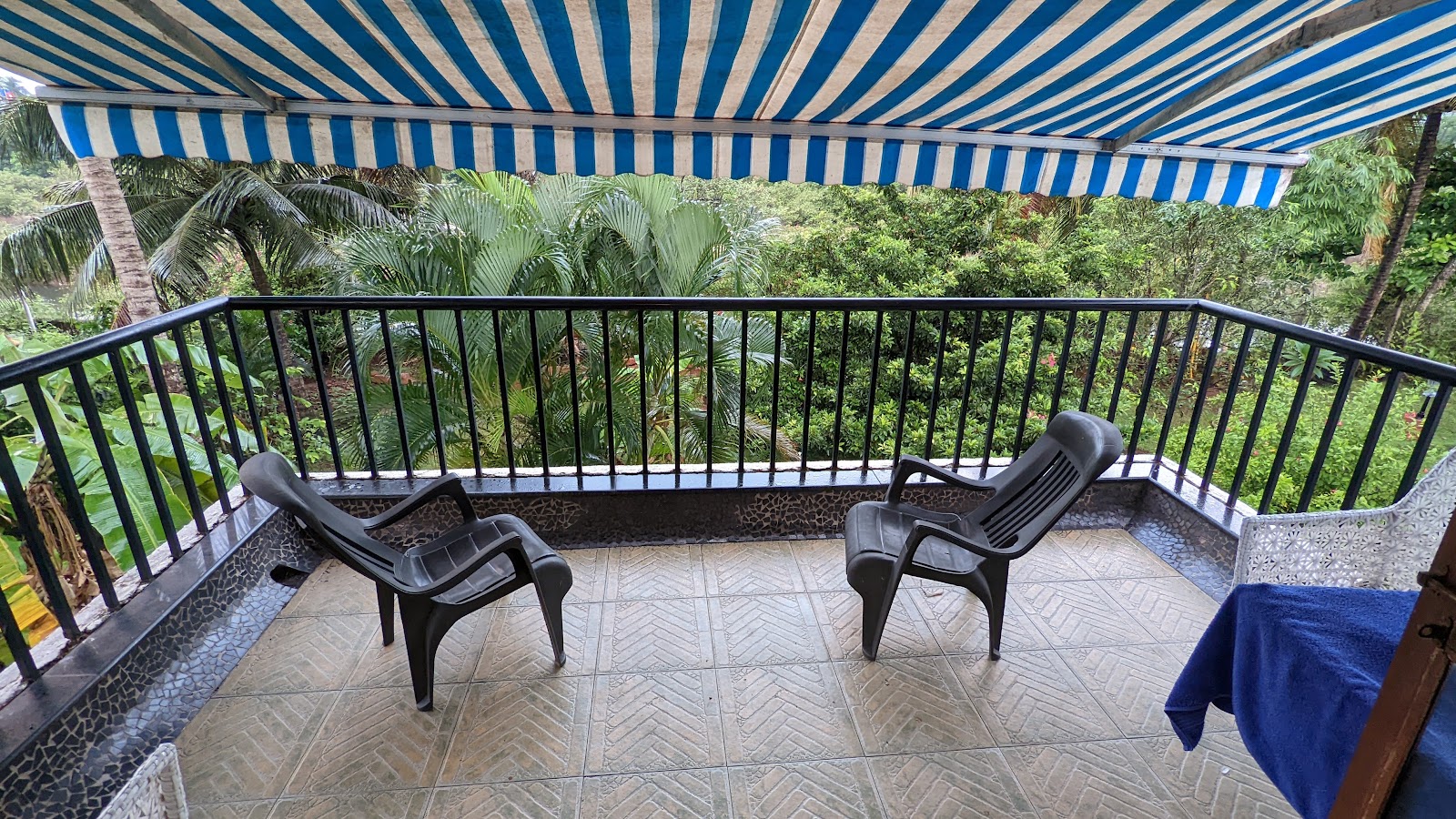 Emerald Villa: Arpora, 2BR w/ Garden & Common Pool 6