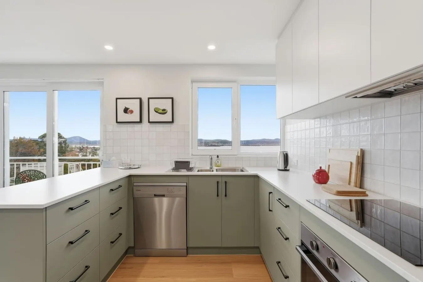Designer Stay w/ River Views 14