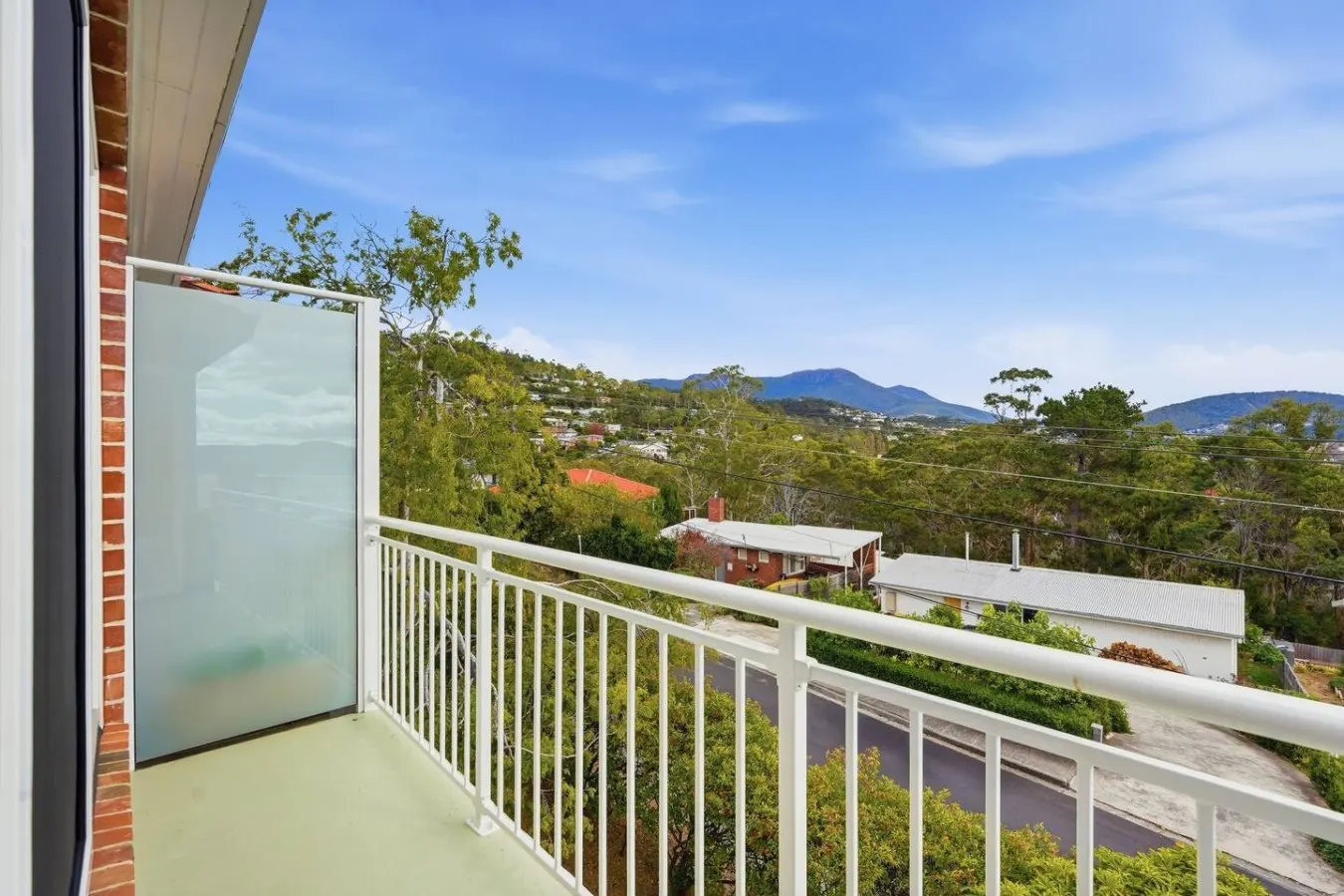 Designer Stay w/ River Views 15