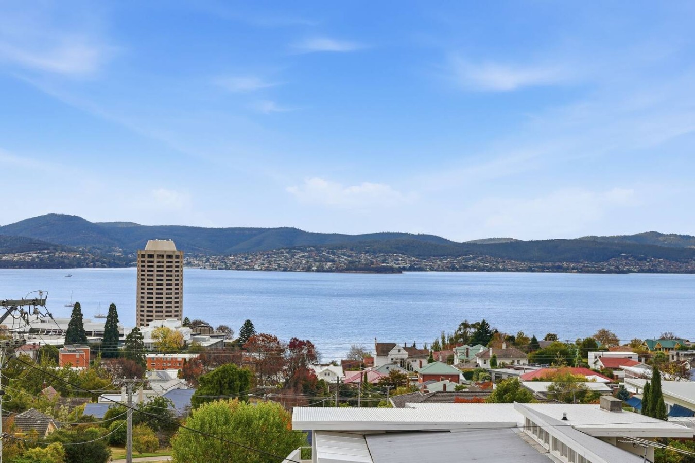 Designer Stay w/ River Views 3