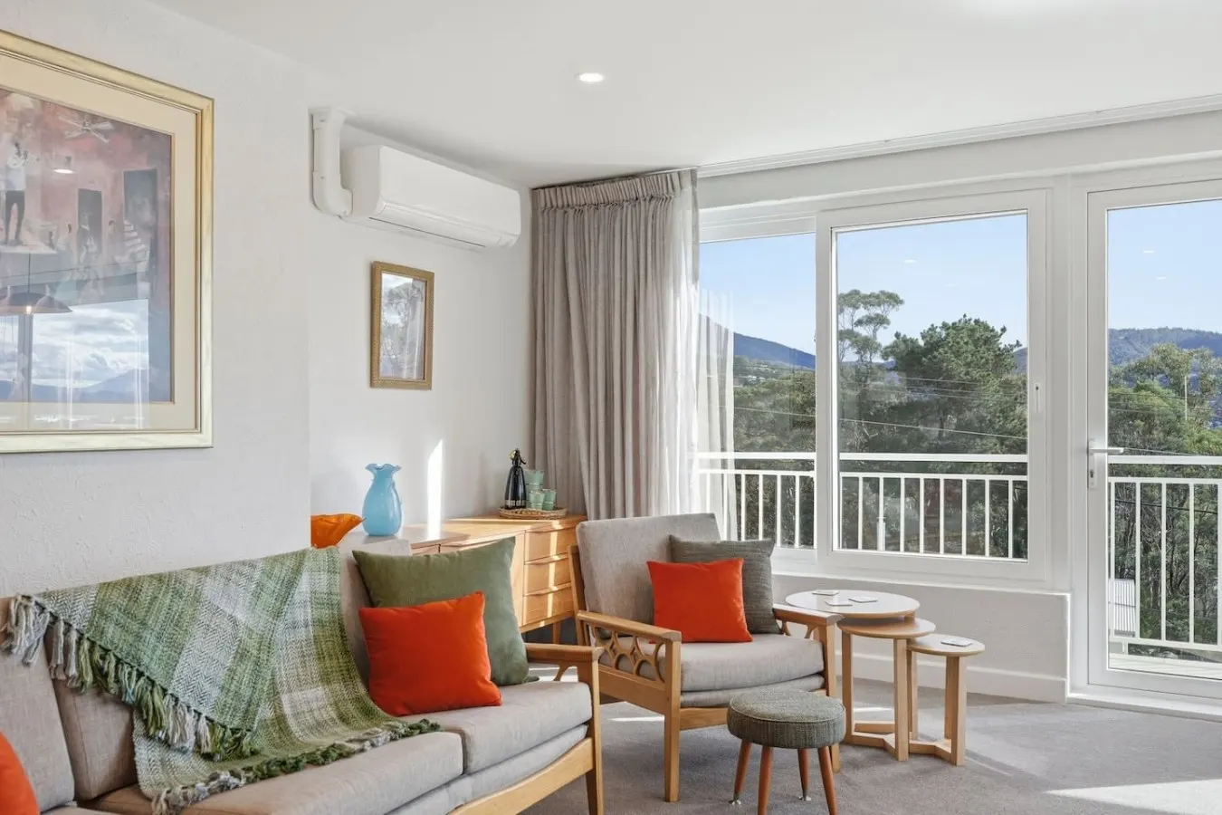 Designer Stay w/ River Views 8